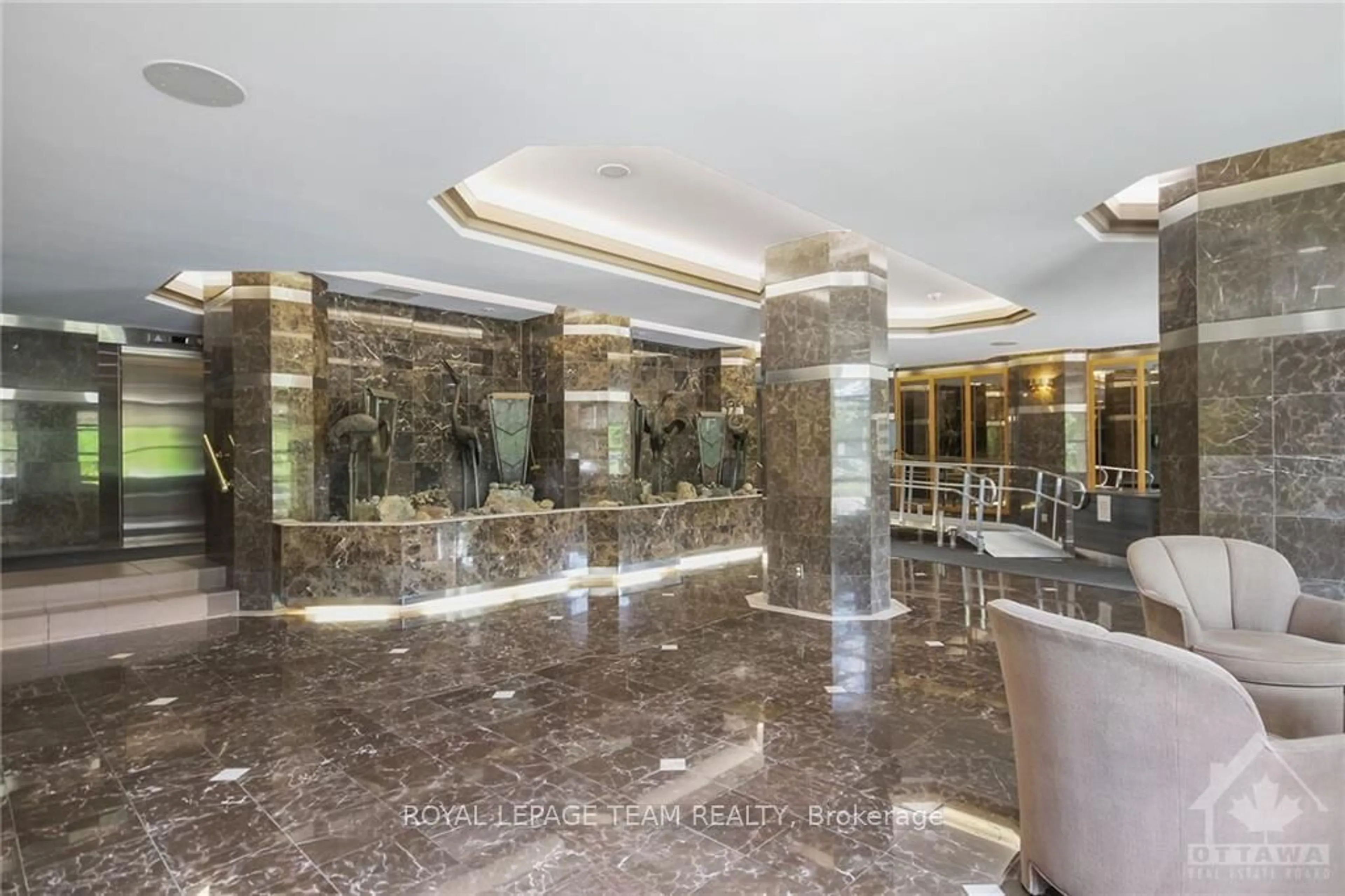 Indoor lobby, ceramic floors for 2760 CAROUSEL Cres #1611, Blossom Park - Airport and Area Ontario K1T 2N5