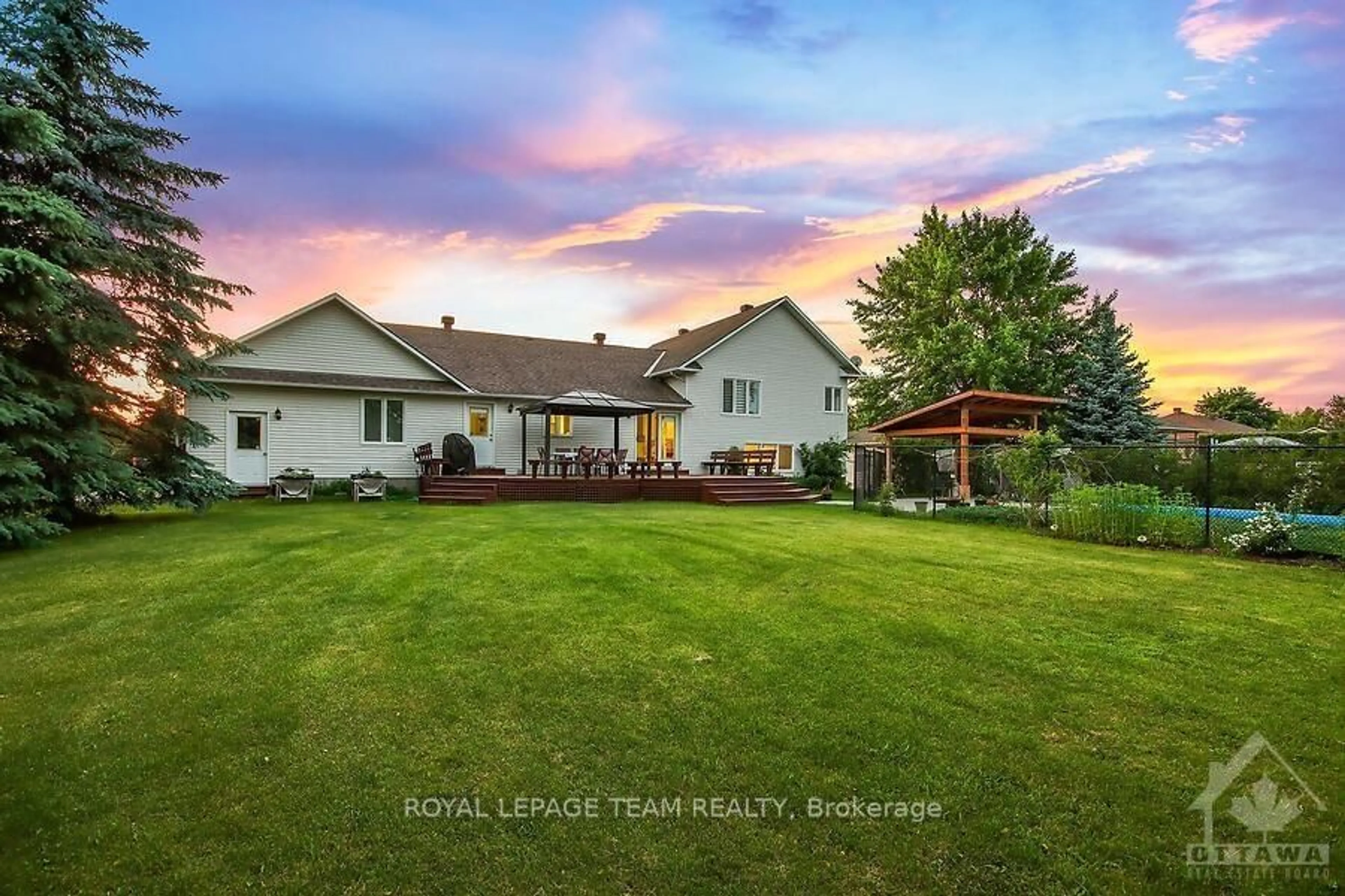 Frontside or backside of a home, the fenced backyard for 1564 SCOTTANNE St, Greely - Metcalfe - Osgoode - Vernon and Area Ontario K4P 1R3