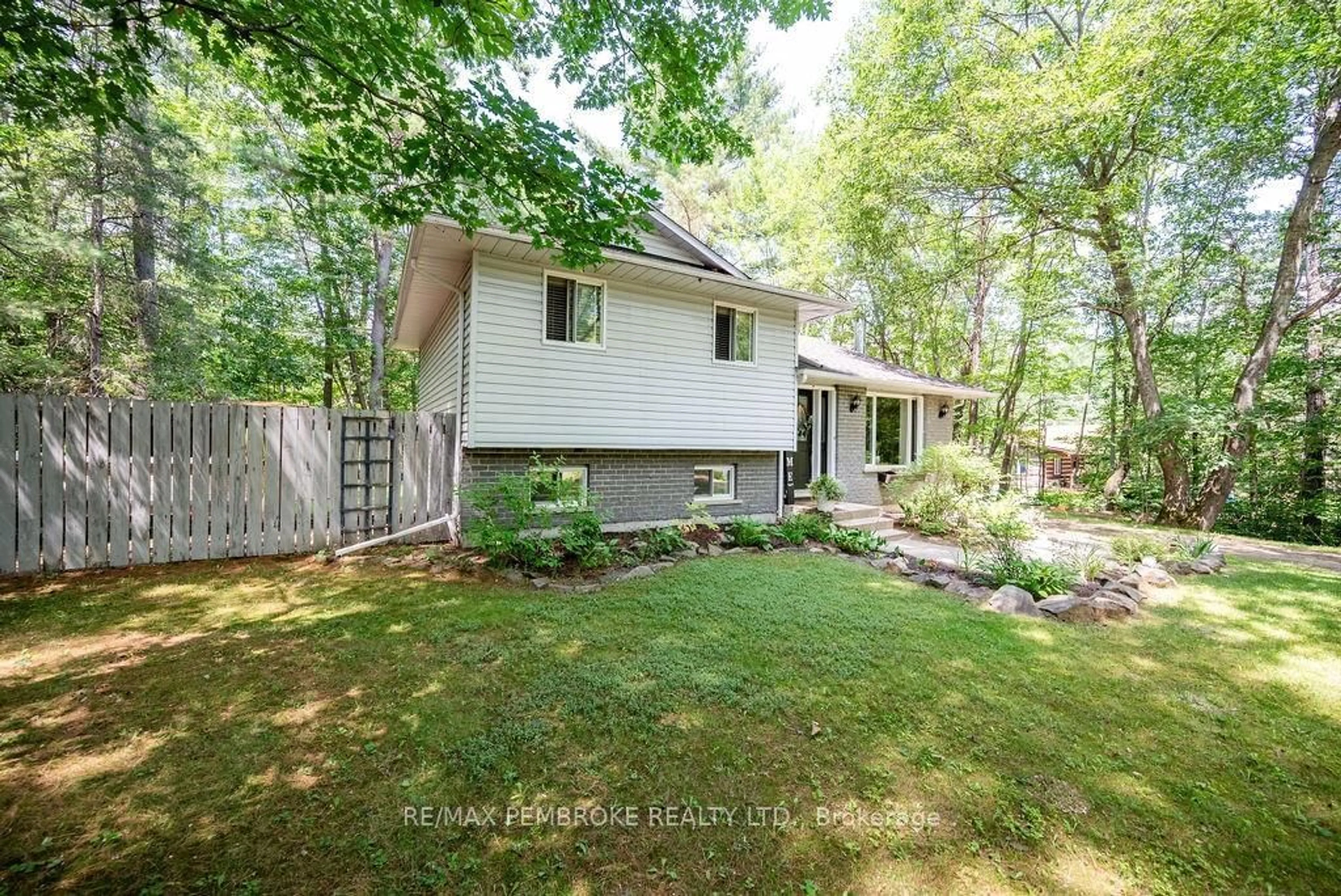 Frontside or backside of a home, the fenced backyard for 610 RANTZ Rd, Petawawa Ontario K8H 2W8