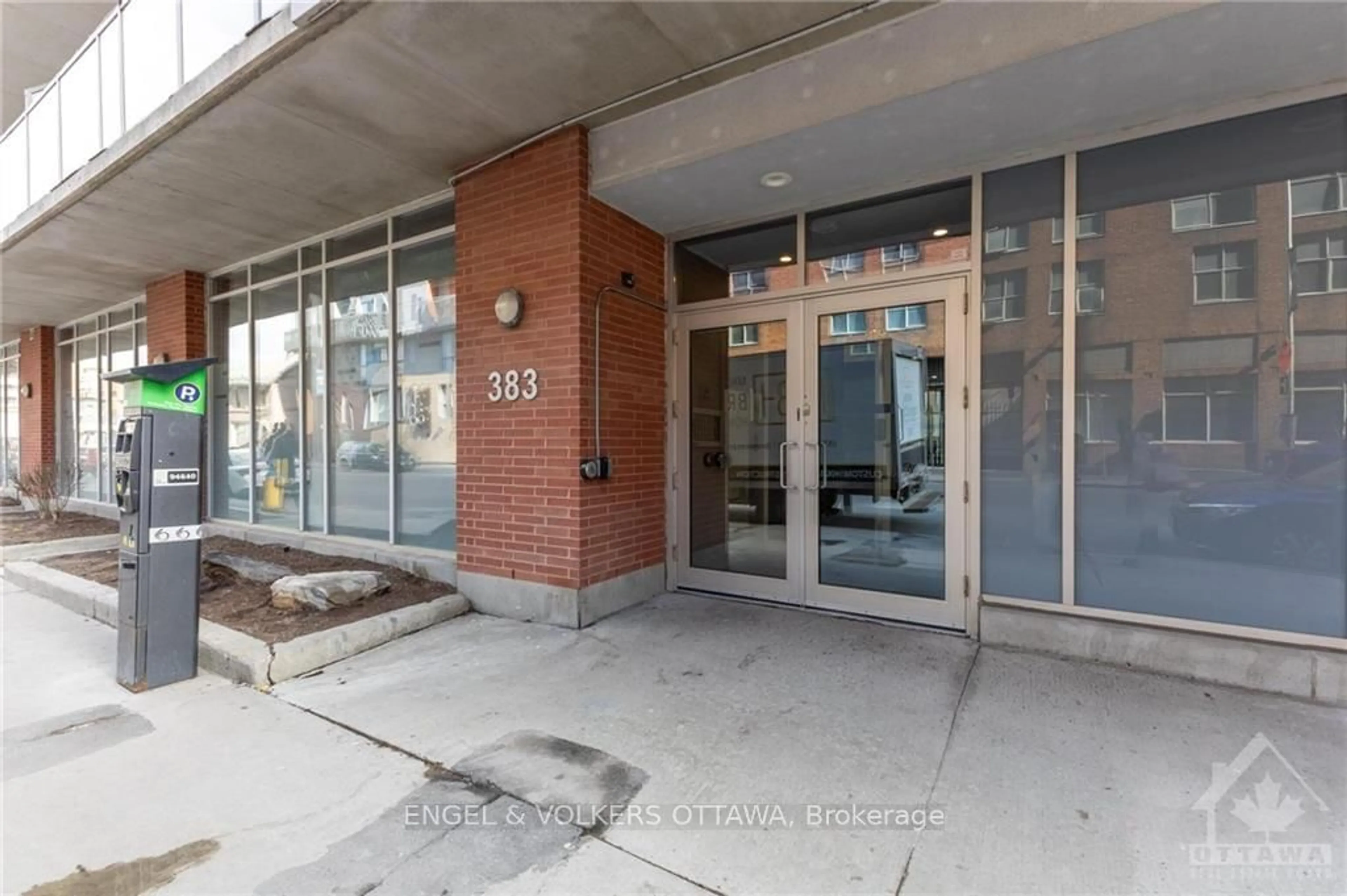 Indoor foyer for 383 CUMBERLAND St #501, Lower Town - Sandy Hill Ontario K1N 1J7