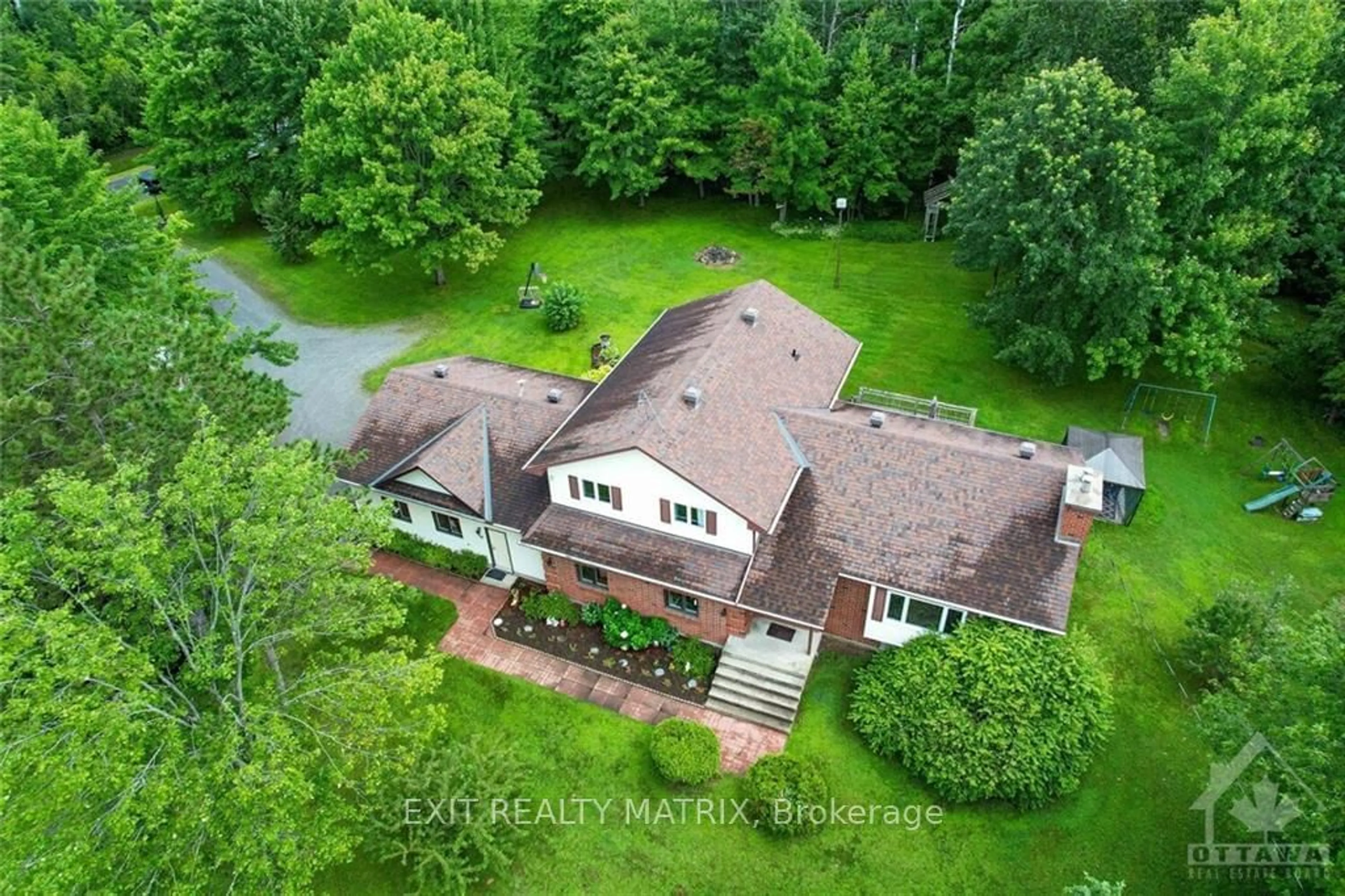 Frontside or backside of a home, cottage for 5790 WOOD DUCK Dr, Greely - Metcalfe - Osgoode - Vernon and Area Ontario K0A 2W0