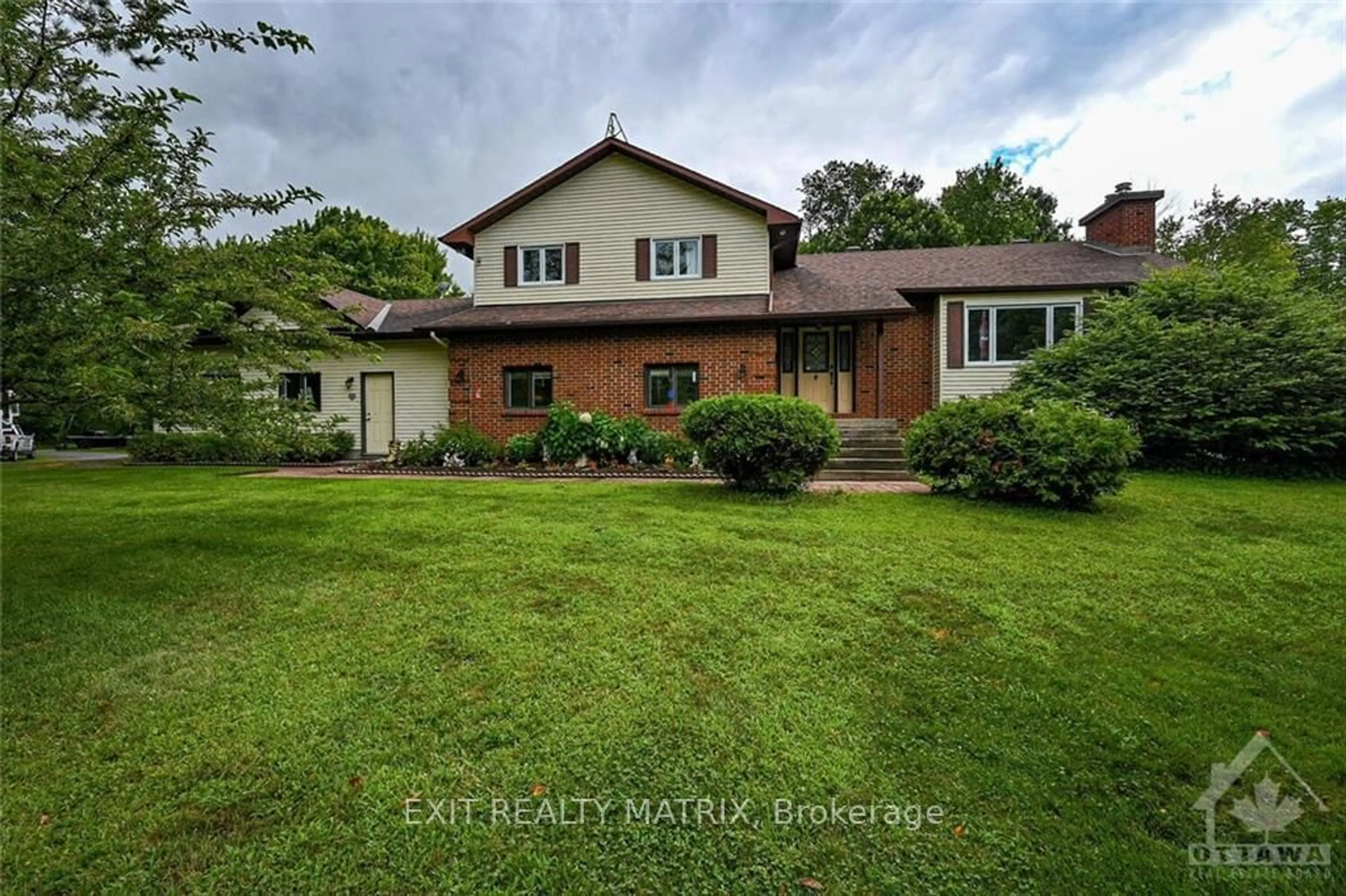 Frontside or backside of a home, cottage for 5790 WOOD DUCK Dr, Greely - Metcalfe - Osgoode - Vernon and Area Ontario K0A 2W0