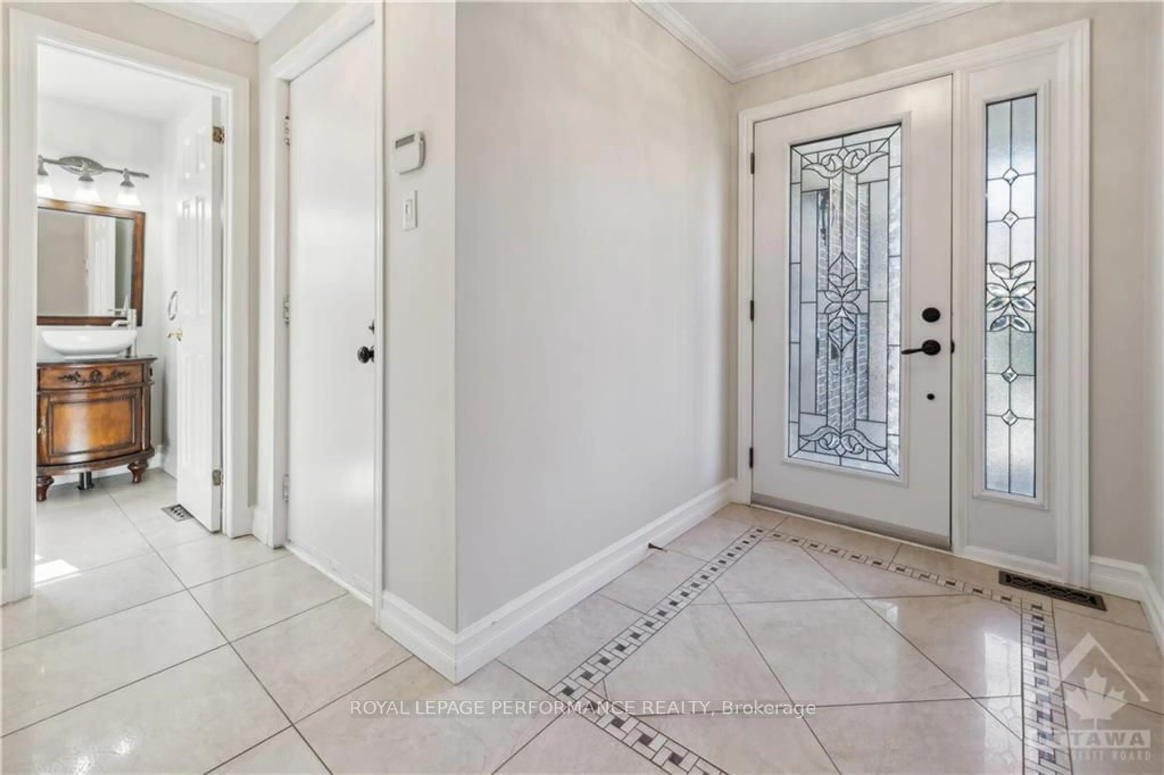 Indoor entryway, ceramic floors for 1873 DU CLAIRVAUX Rd, Orleans - Convent Glen and Area Ontario K1C 5X9