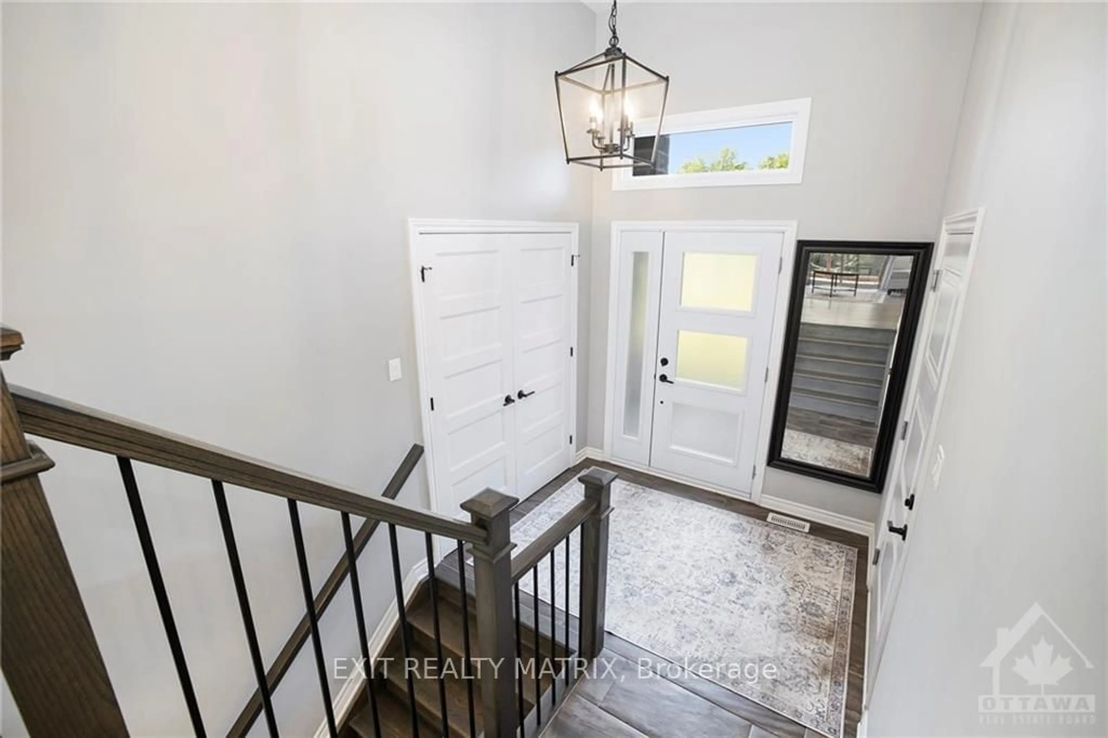 Indoor entryway, wood floors for 1322 COUNTRY Lane, North Dundas Ontario K0C 2K0