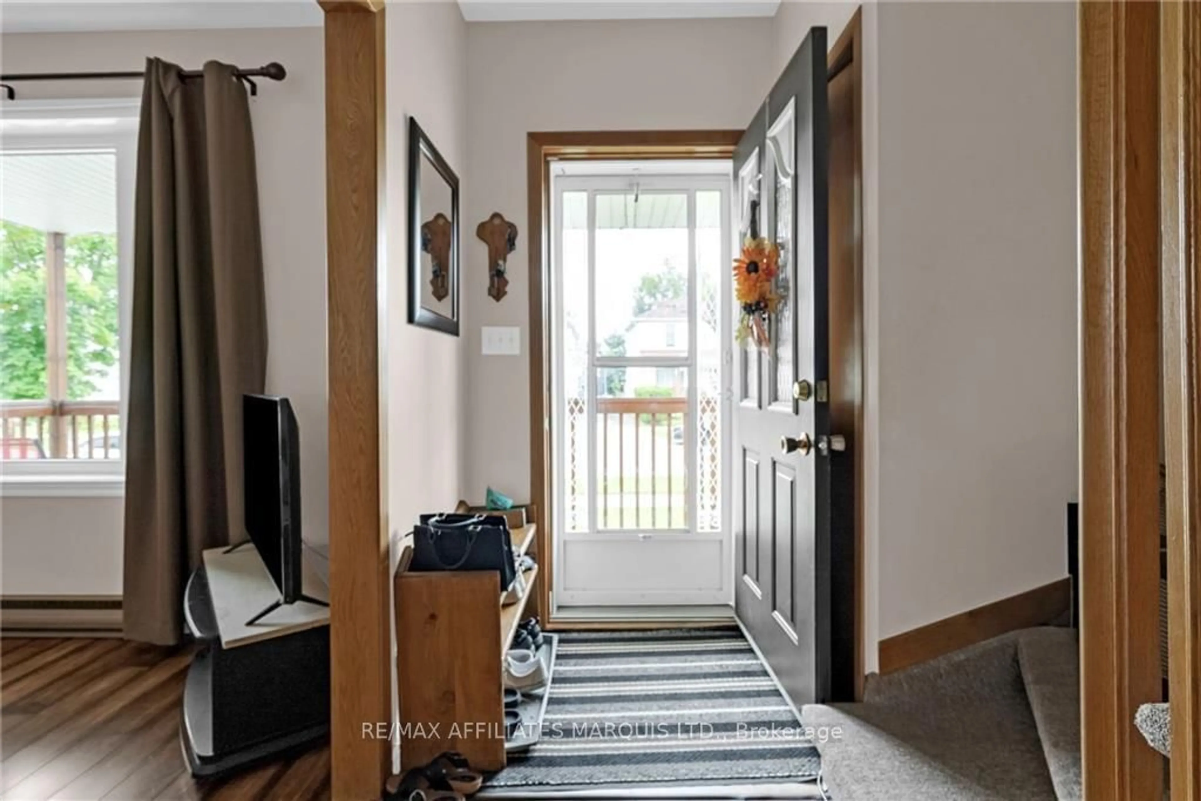 Indoor entryway, wood floors for 62 PINE St, Cornwall Ontario K6J 1B7