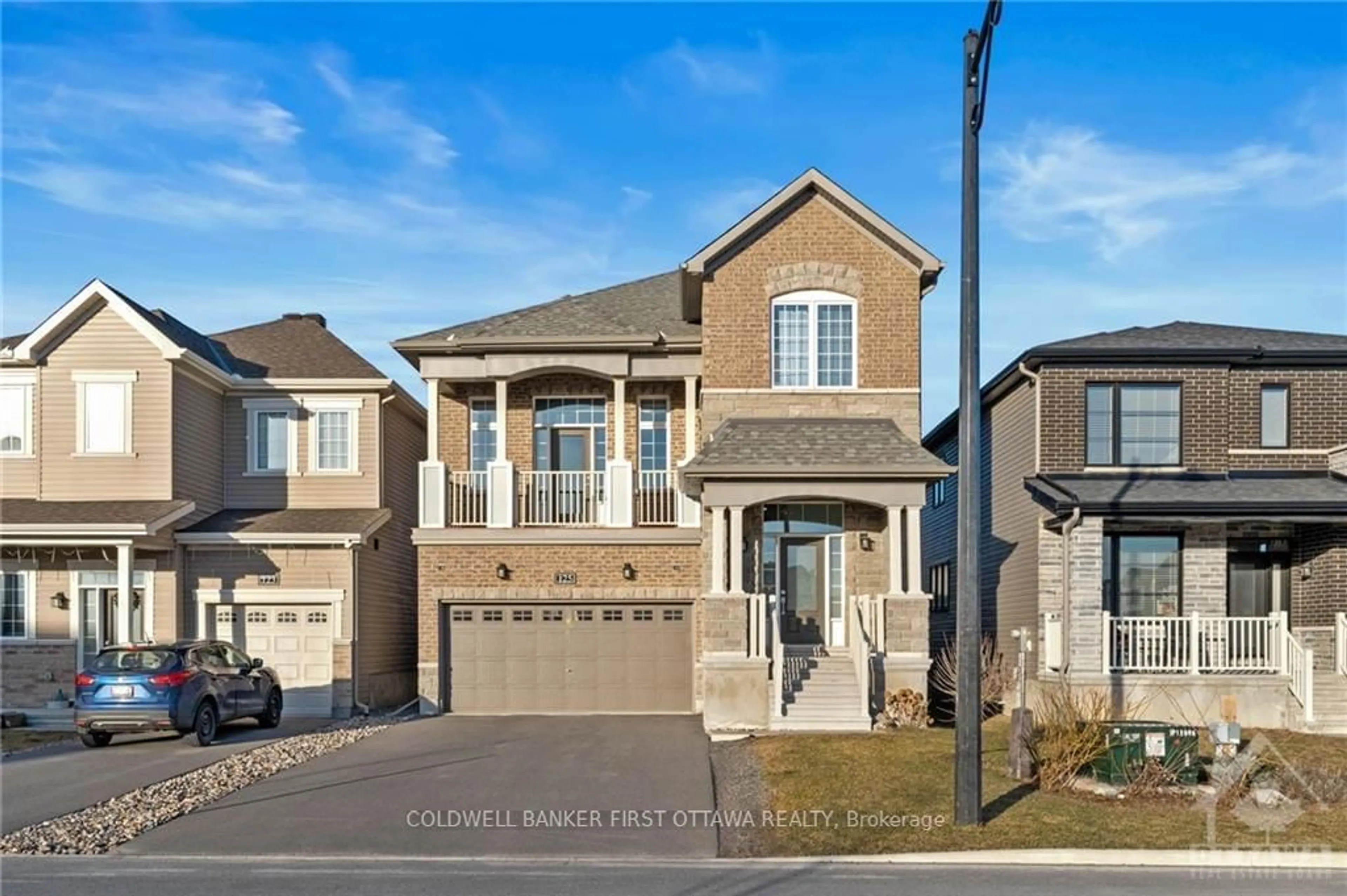 Frontside or backside of a home, the street view for 125 PALOMA Circ, Barrhaven Ontario K2J 6R9