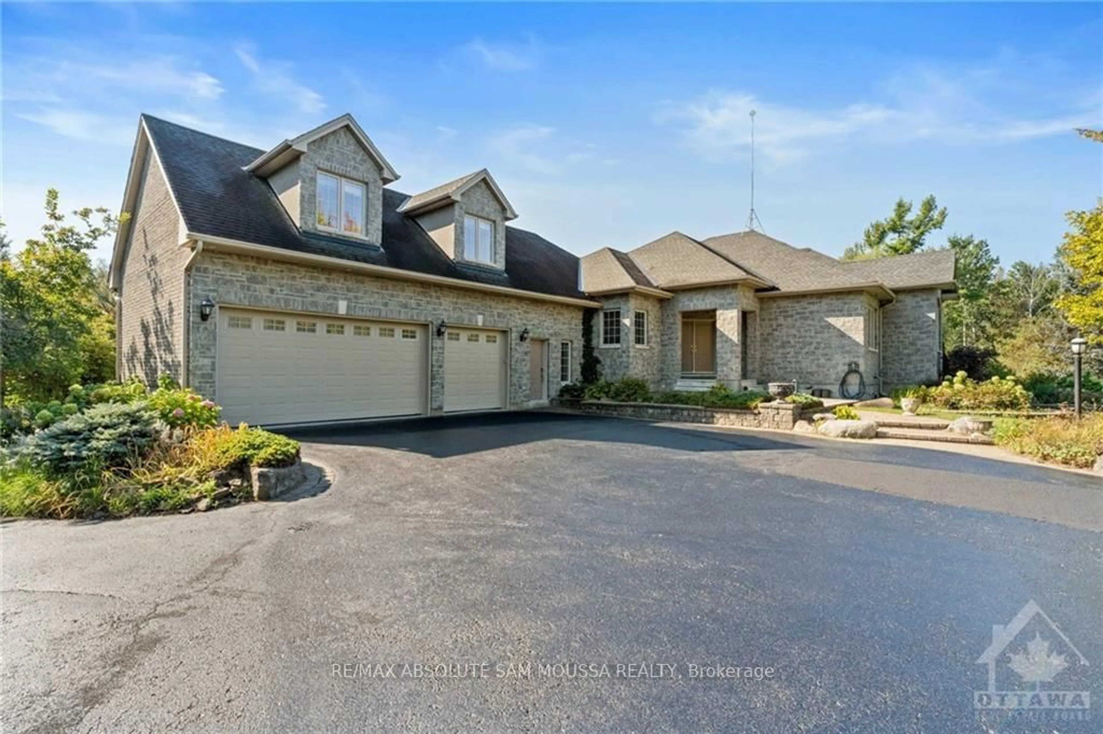 Frontside or backside of a home, the street view for 4 LOCKMASTERS Lane, North Grenville Ontario K0G 1J0