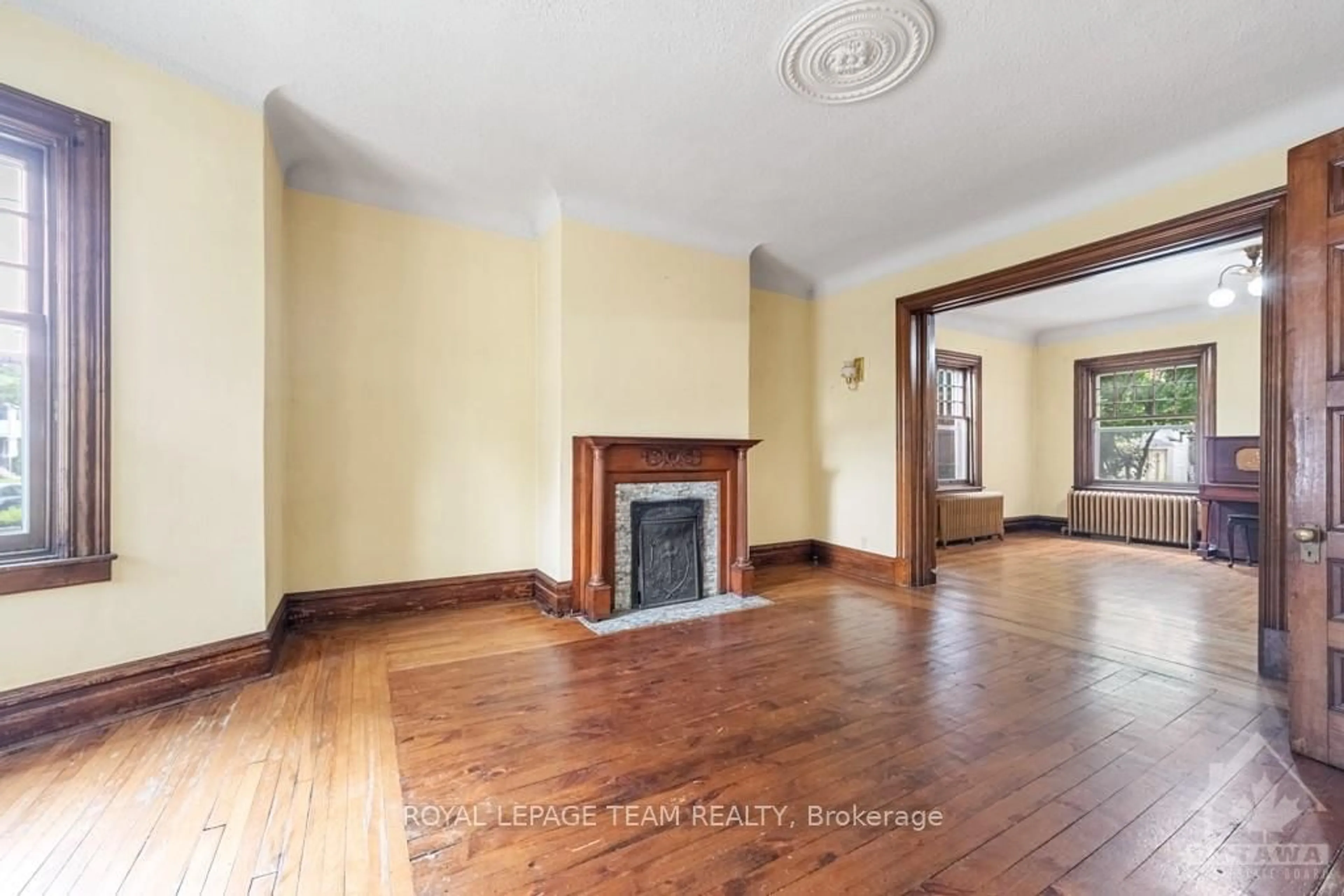 Living room, wood floors for 198 COBOURG St, Lower Town - Sandy Hill Ontario K1N 8H6