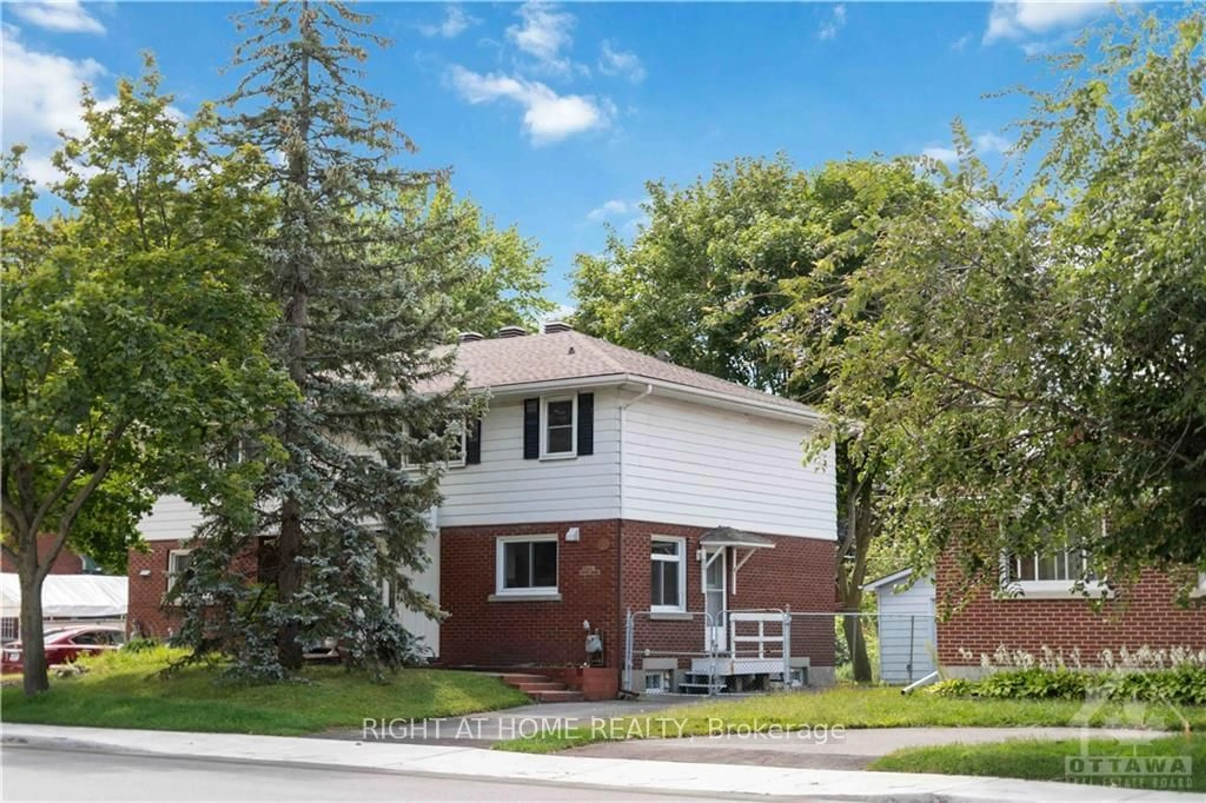 Frontside or backside of a home, cottage for 950 WOODROFFE Ave, Britannia Heights - Queensway Terrace N and Area Ontario K2A 3R7