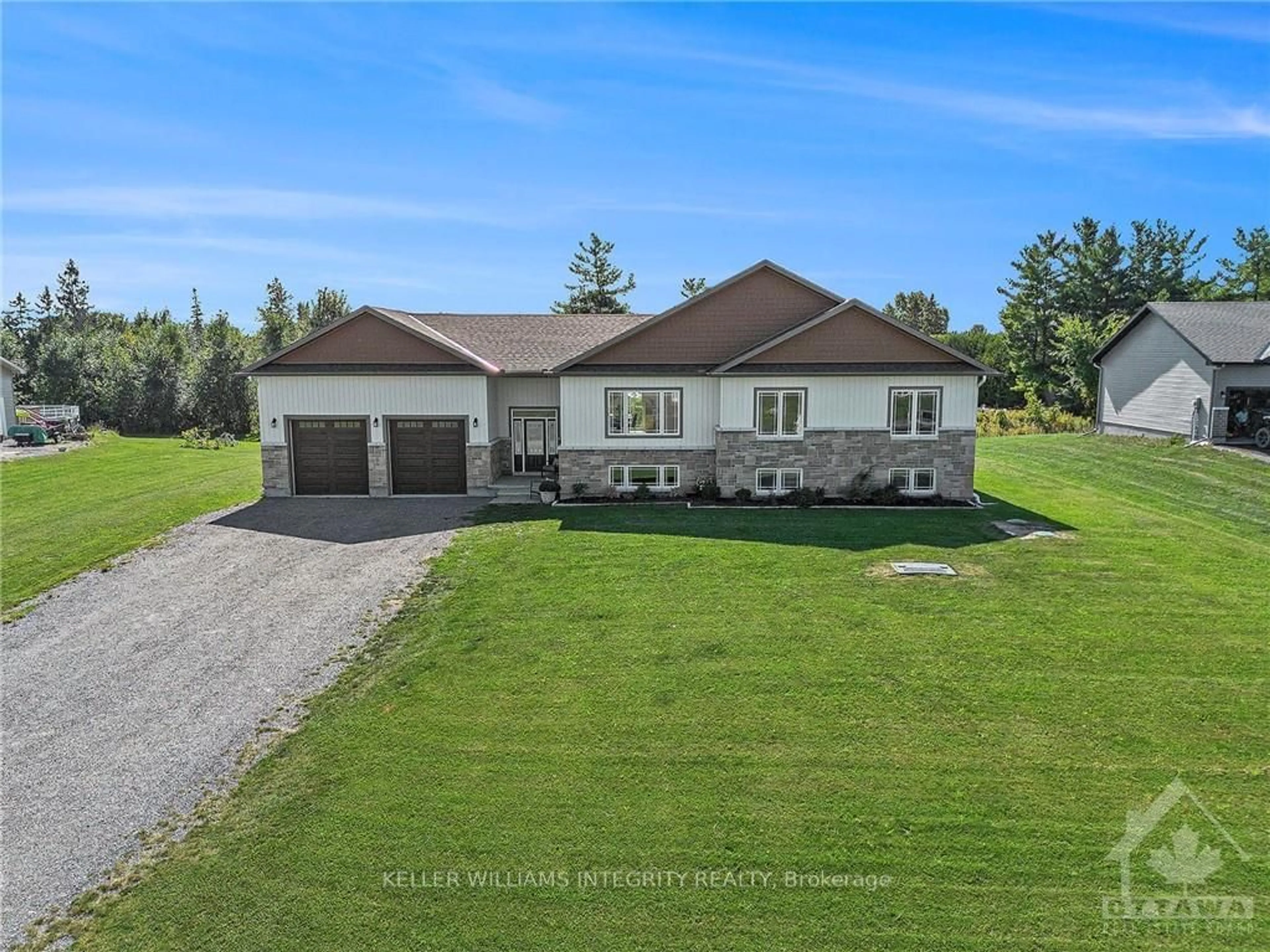 Frontside or backside of a home, cottage for 215 OWEN LUCAS St, McNab/Braeside Ontario K7S 3G8