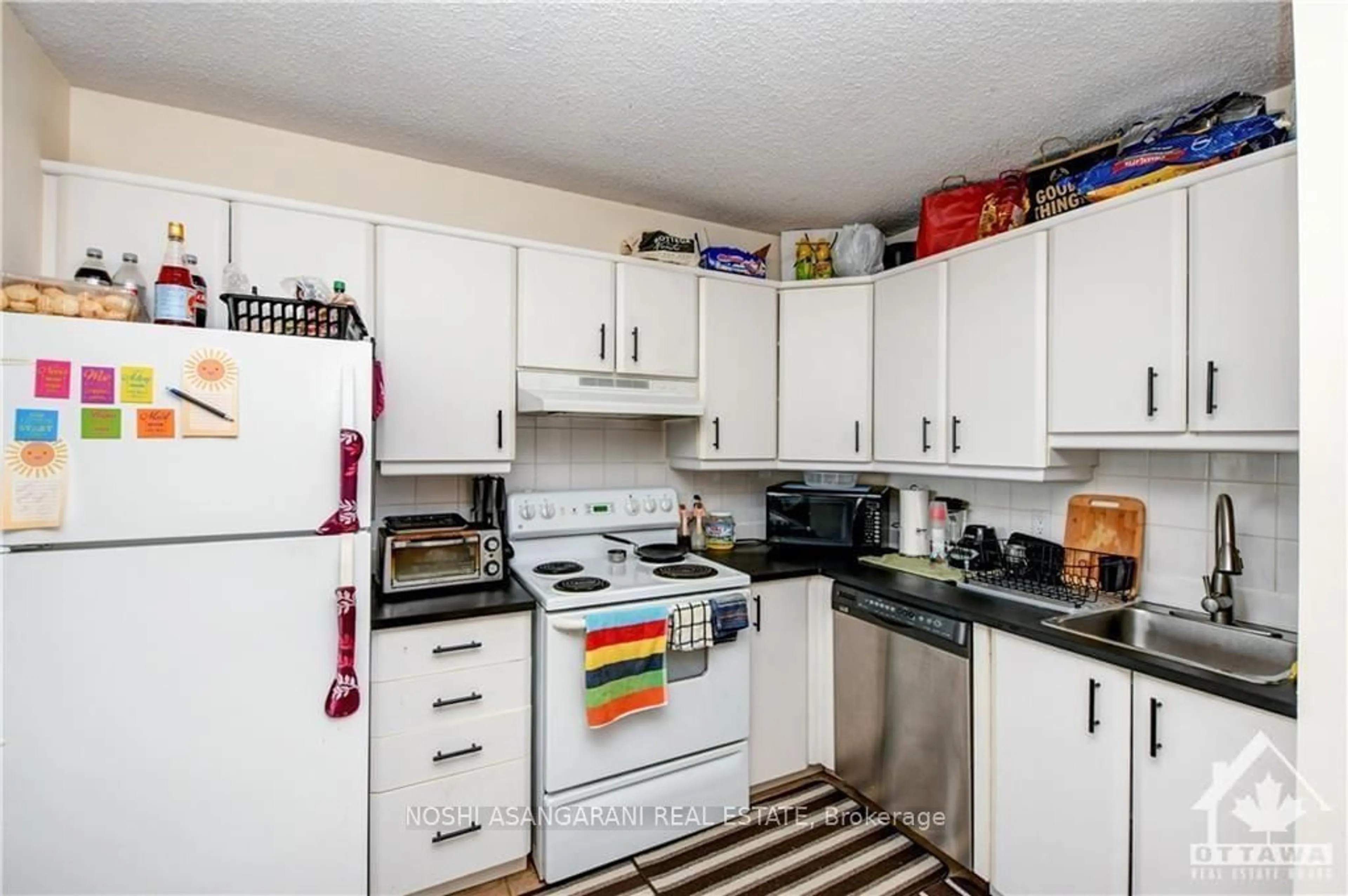 Standard kitchen, wood floors, cottage for 1285 CAHILL Dr #1806, Hunt Club - South Keys and Area Ontario K1V 9A7