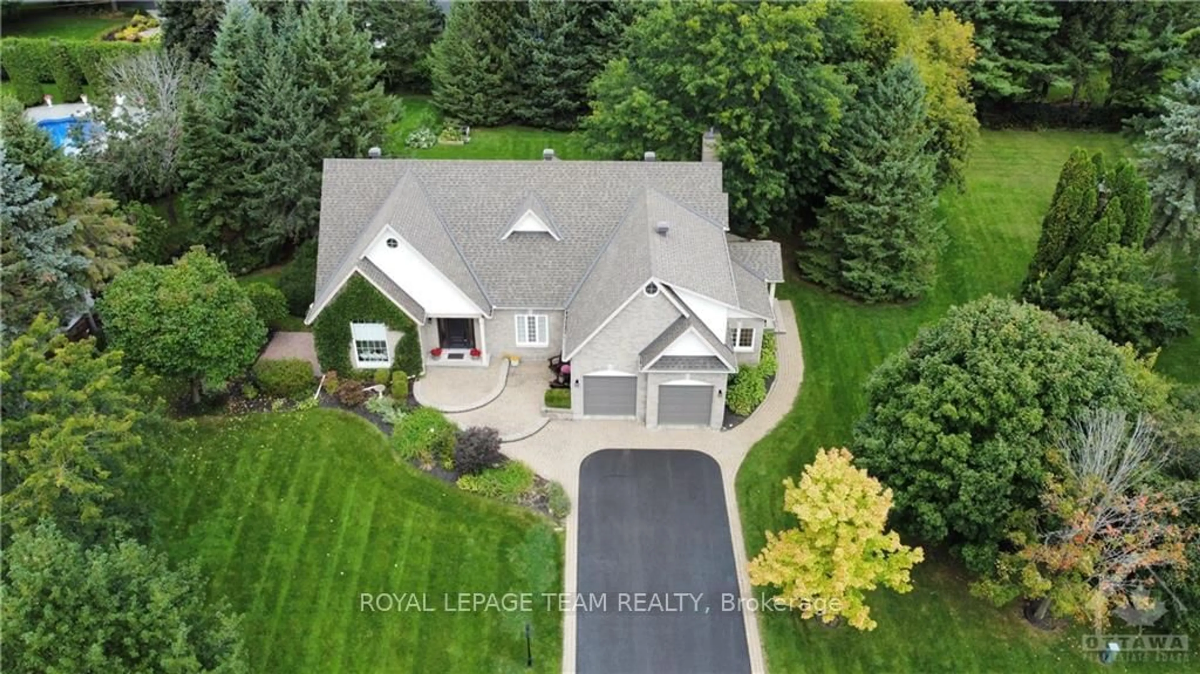 Frontside or backside of a home, cottage for 1323 SCHARFGATE Dr, Manotick - Kars - Rideau Twp and Area Ontario K4M 1C4