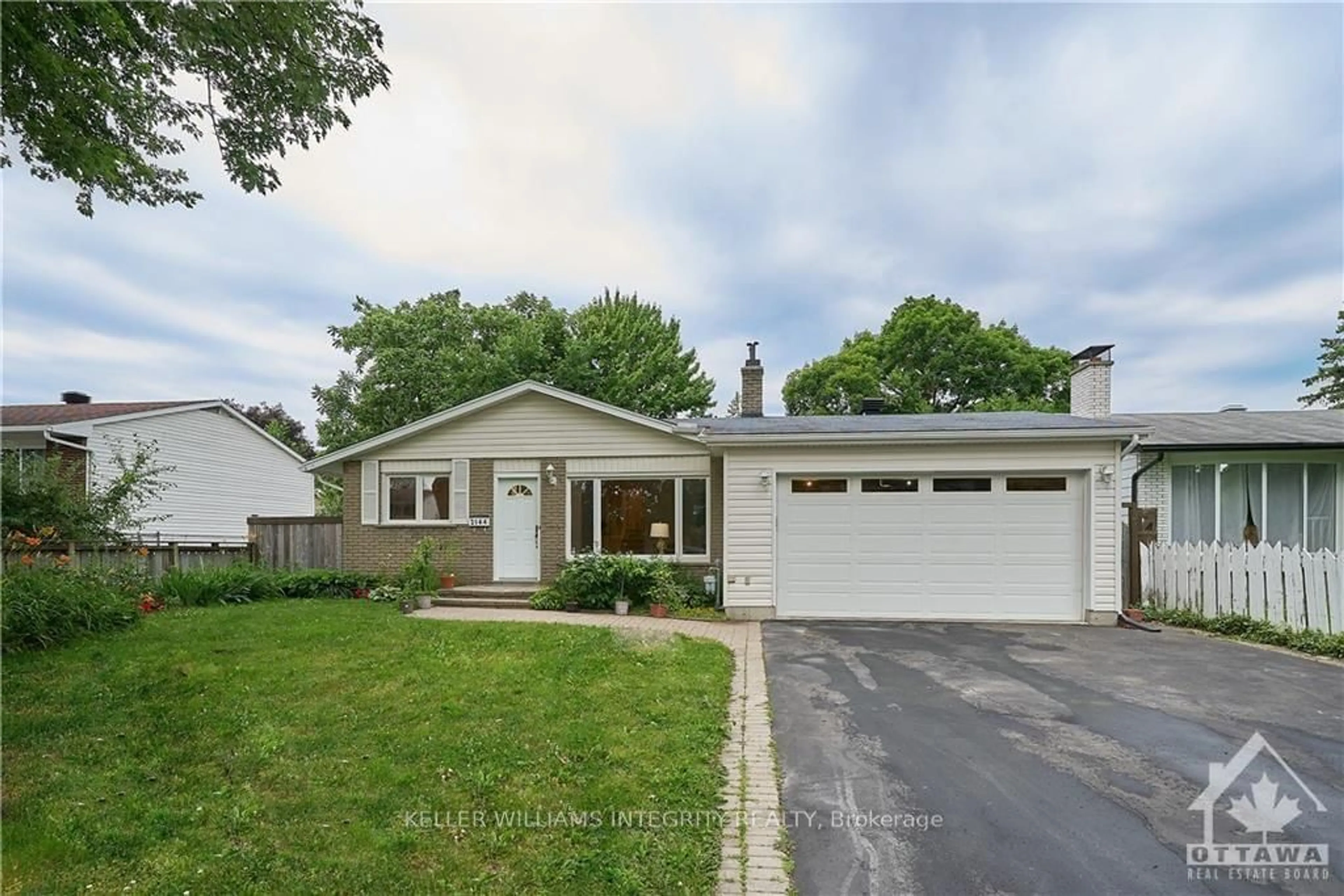 Frontside or backside of a home, the street view for 2144 MONSON Cres, Beacon Hill North - South and Area Ontario K1J 6A8