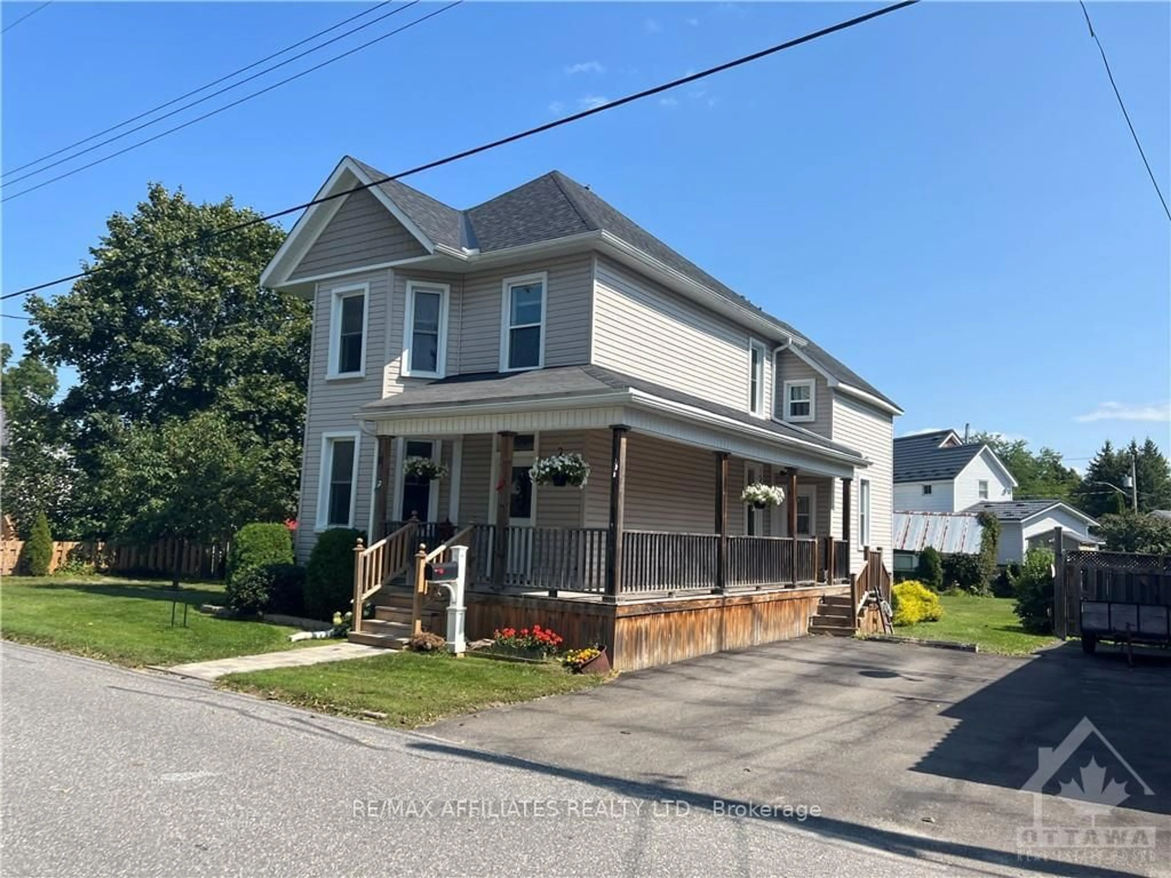 Frontside or backside of a home, the front or back of building for 19 ANNE St, Smiths Falls Ontario K7A 2R1