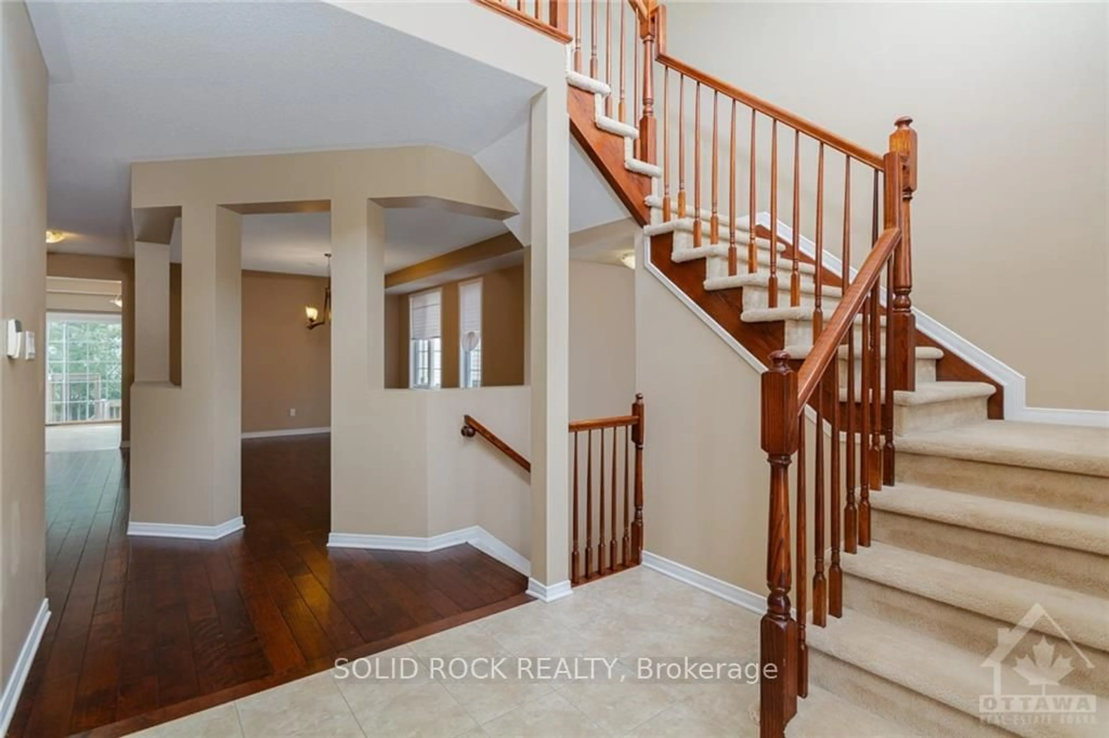 Indoor entryway, wood floors for 448 WEST RIDGE Dr, Stittsville - Munster - Richmond Ontario K2S 0K8