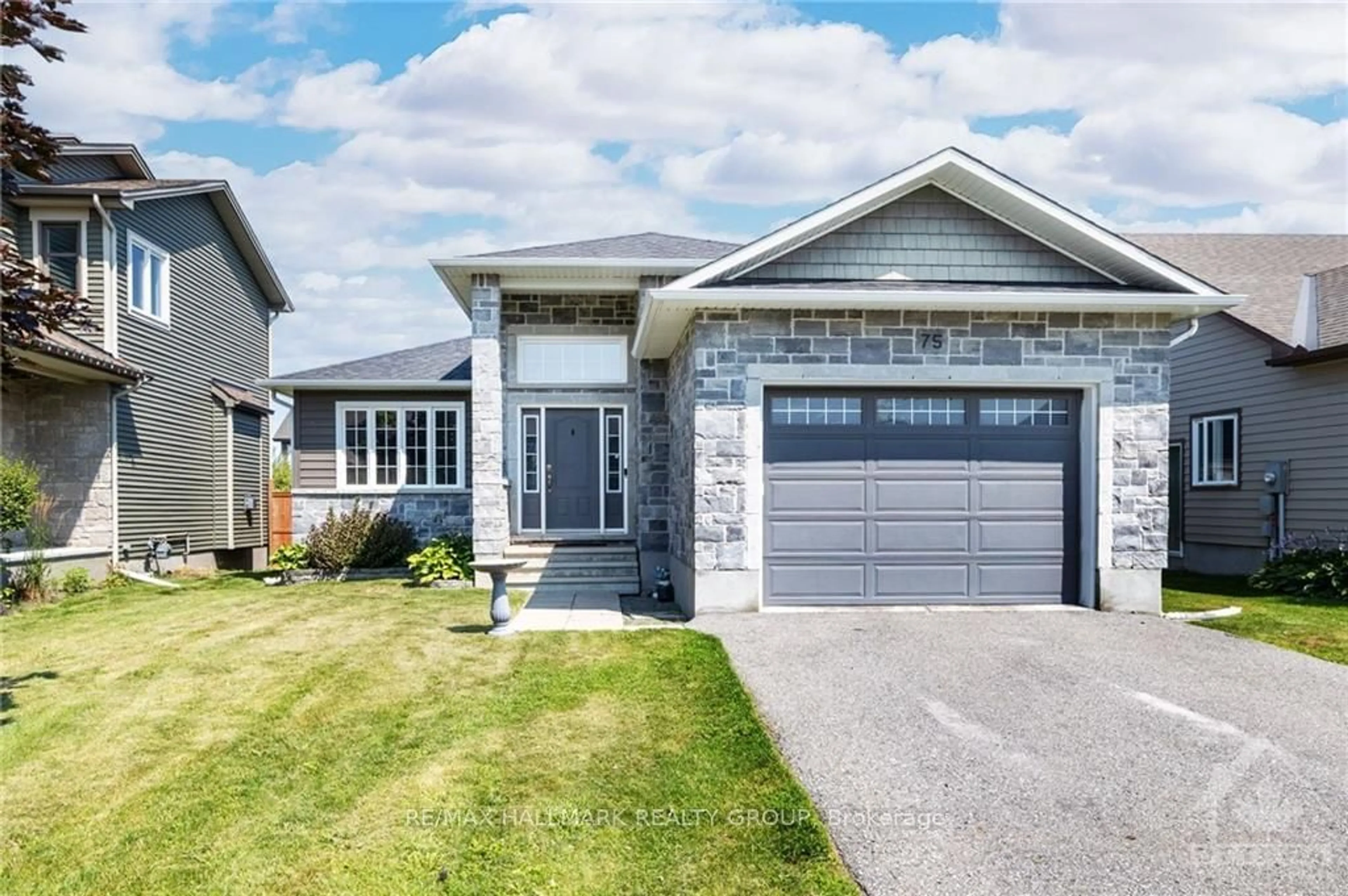 Frontside or backside of a home, cottage for 75 SETTLEMENT Lane, Russell Ontario K4R 0A4