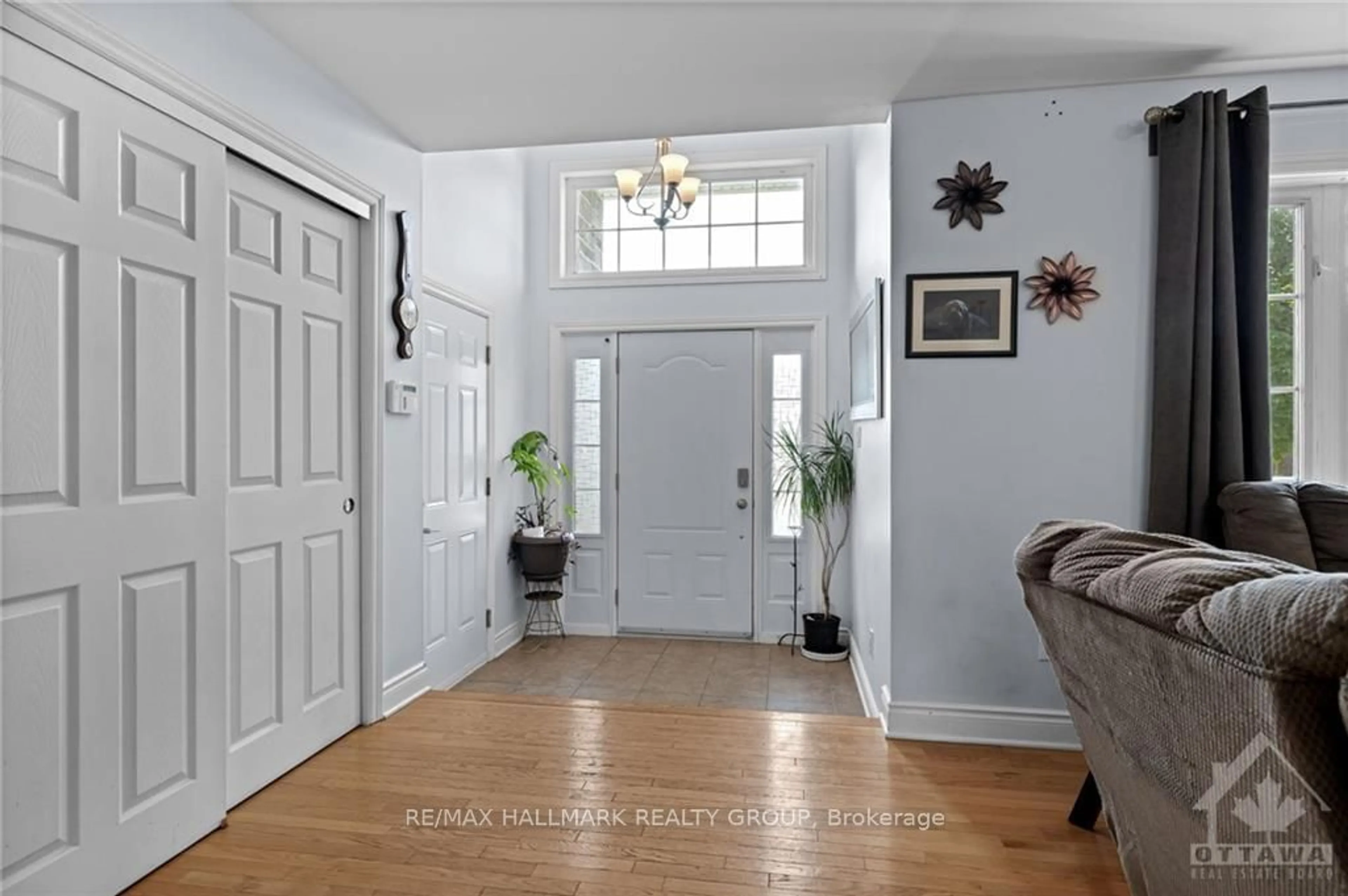 Indoor entryway, wood floors for 75 SETTLEMENT Lane, Russell Ontario K4R 0A4