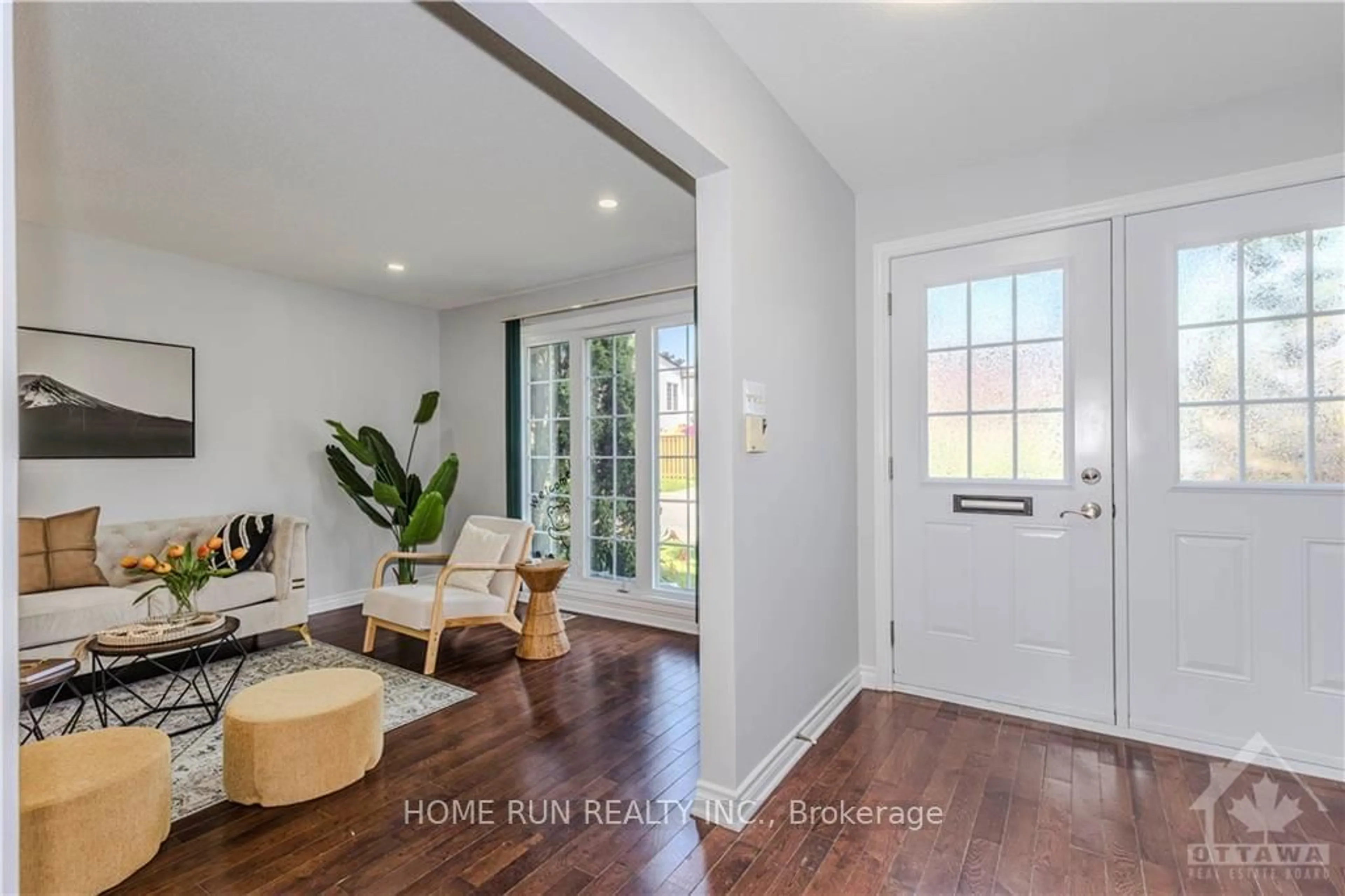 Indoor entryway, wood floors for 382 KINTYRE, Mooneys Bay - Carleton Heights and Area Ontario K2C 3M6