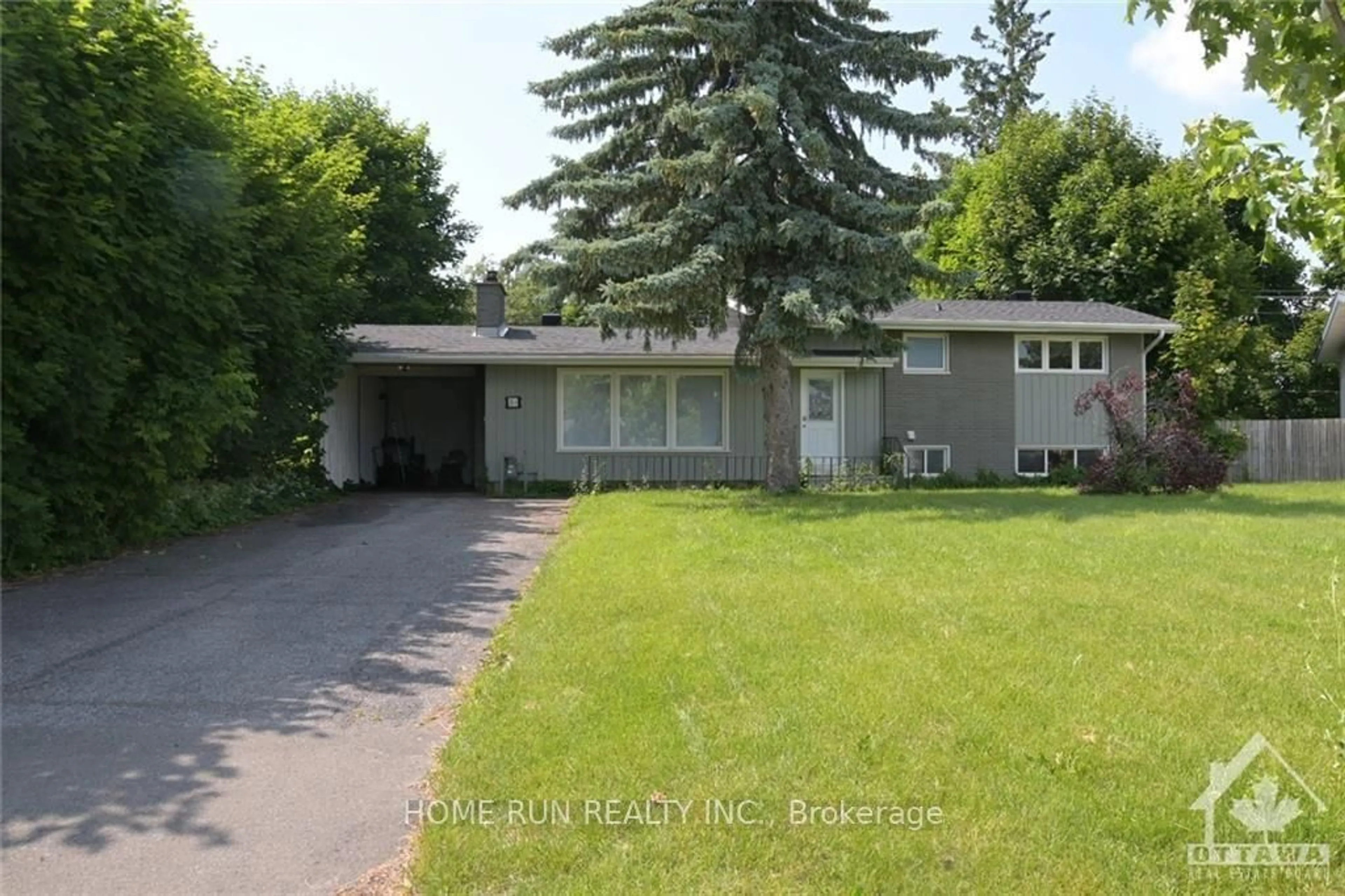 Frontside or backside of a home, the street view for 84 HILLIARD Ave, Cityview - Parkwoods Hills - Rideau Shore Ontario K2E 6C2