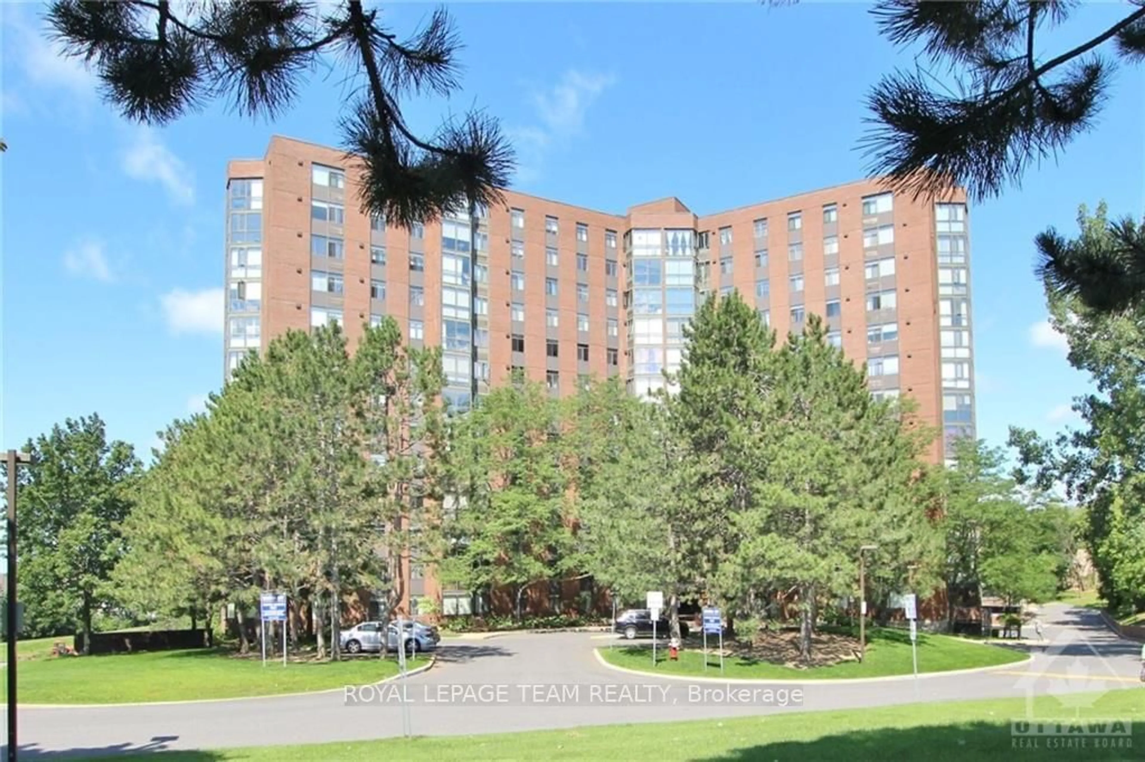 A pic from exterior of the house or condo, the front or back of building for 2871 RICHMOND Rd #909, Britannia Heights - Queensway Terrace N and Area Ontario K2B 8M5