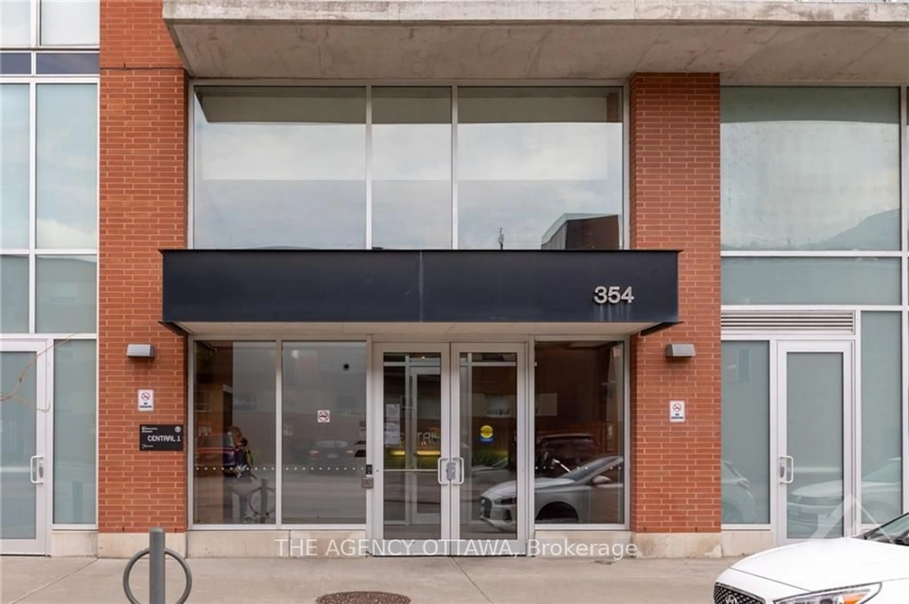 Indoor foyer for 354 GLADSTONE Ave #415, Ottawa Centre Ontario K2P 0R4