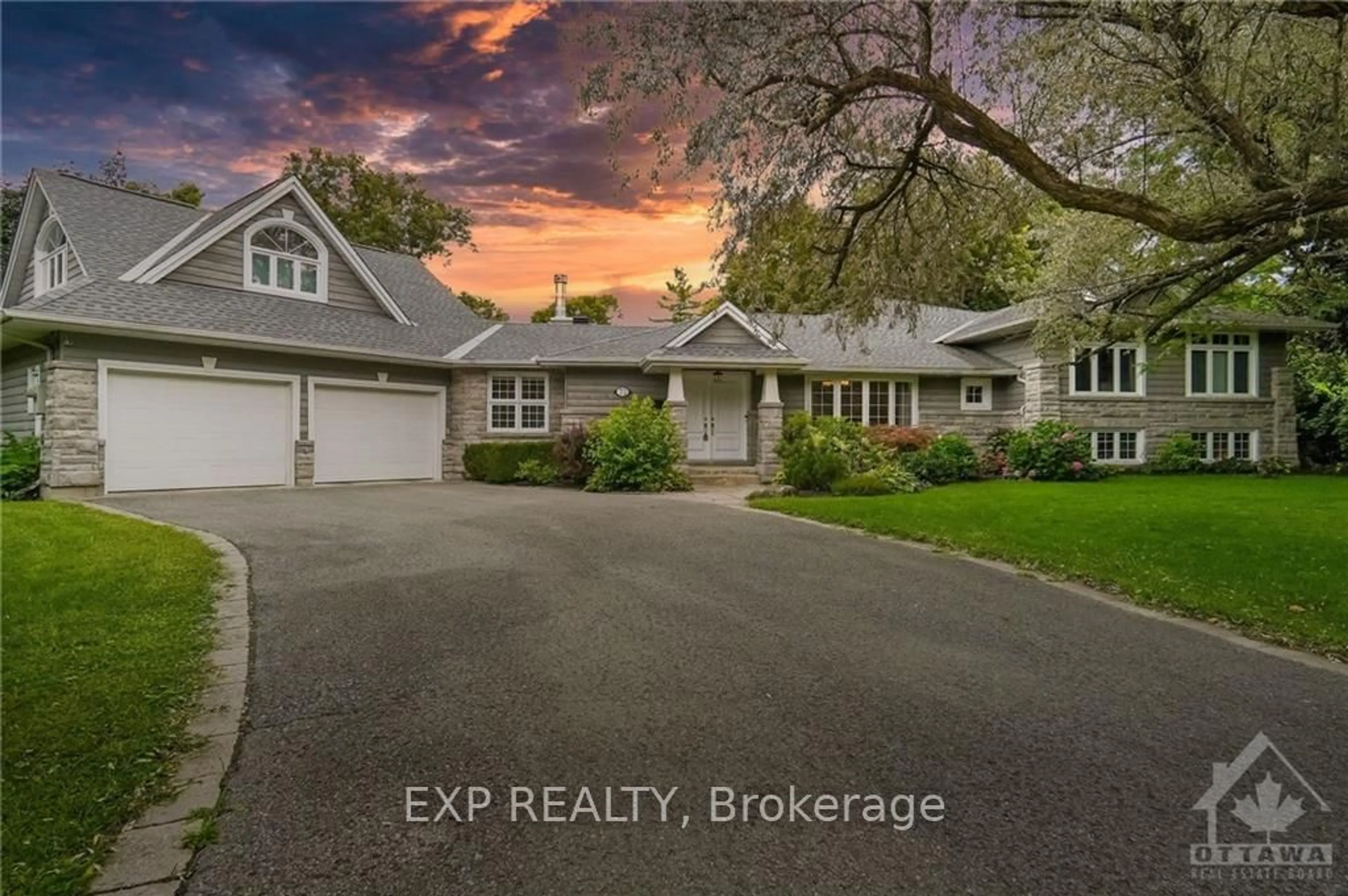 Frontside or backside of a home, the street view for 72 DELONG Dr, Beacon Hill North - South and Area Ontario K1J 7E1