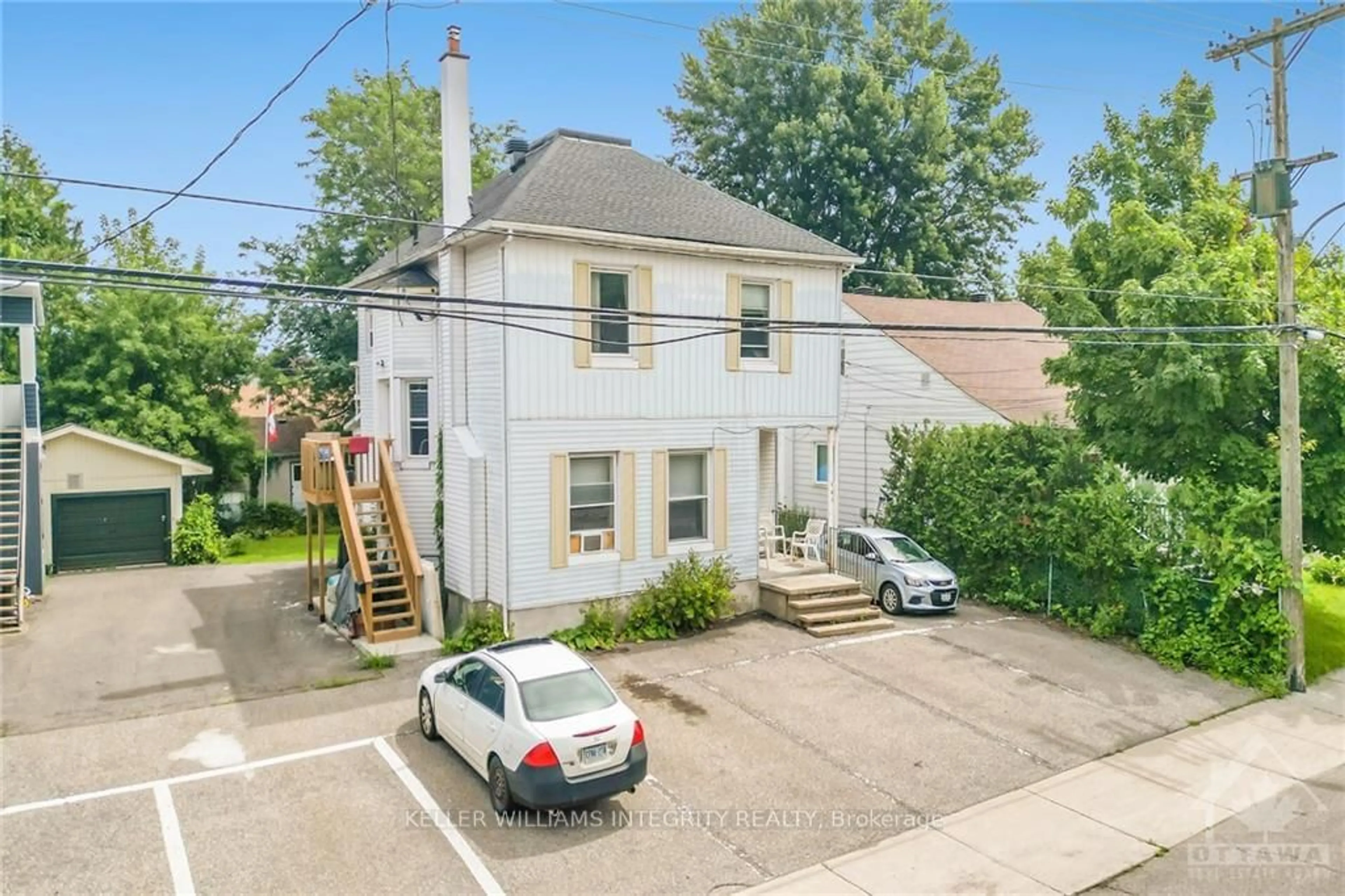 A pic from exterior of the house or condo, the front or back of building for 181 ST LAURENT Blvd, Manor Park - Cardinal Glen and Area Ontario K1K 2Y6