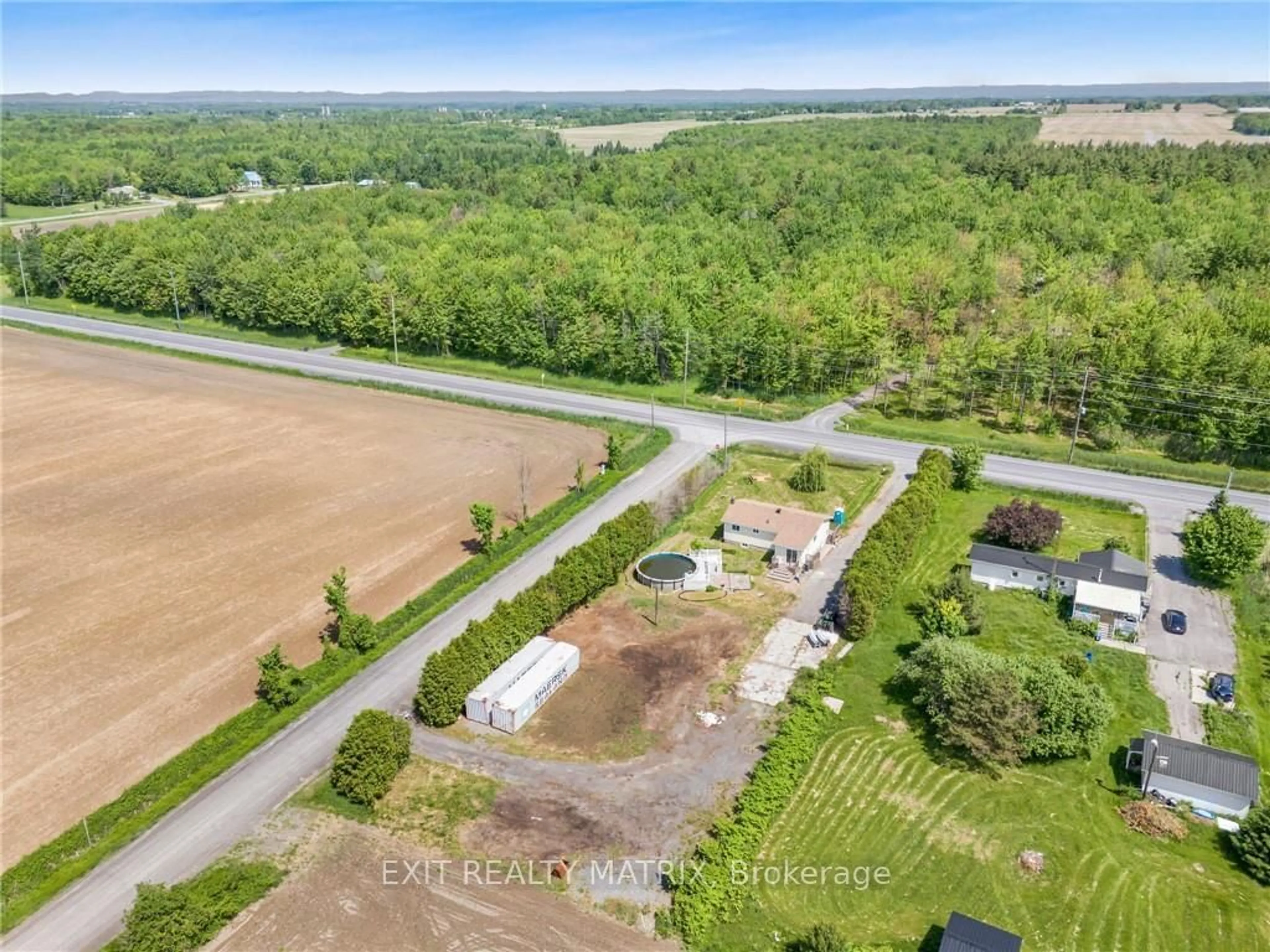 A pic from outside/outdoor area/front of a property/back of a property/a pic from drone, unknown for 590 COUNTY RD 10 Rd, East Hawkesbury Ontario K0B 1P0