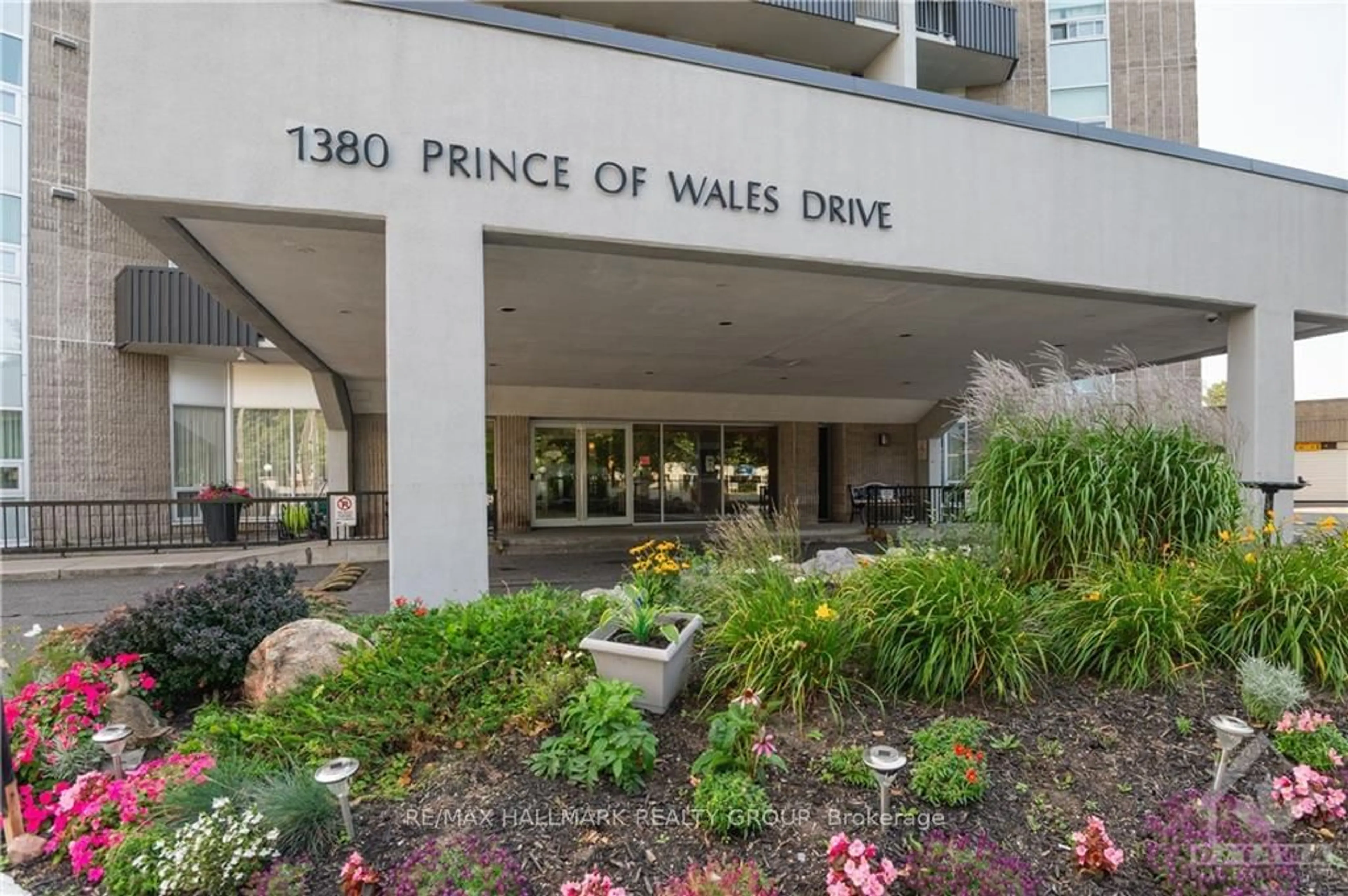 Indoor lobby for 1380 PRINCE OF WALES Dr #1703, Mooneys Bay - Carleton Heights and Area Ontario K2C 3N5