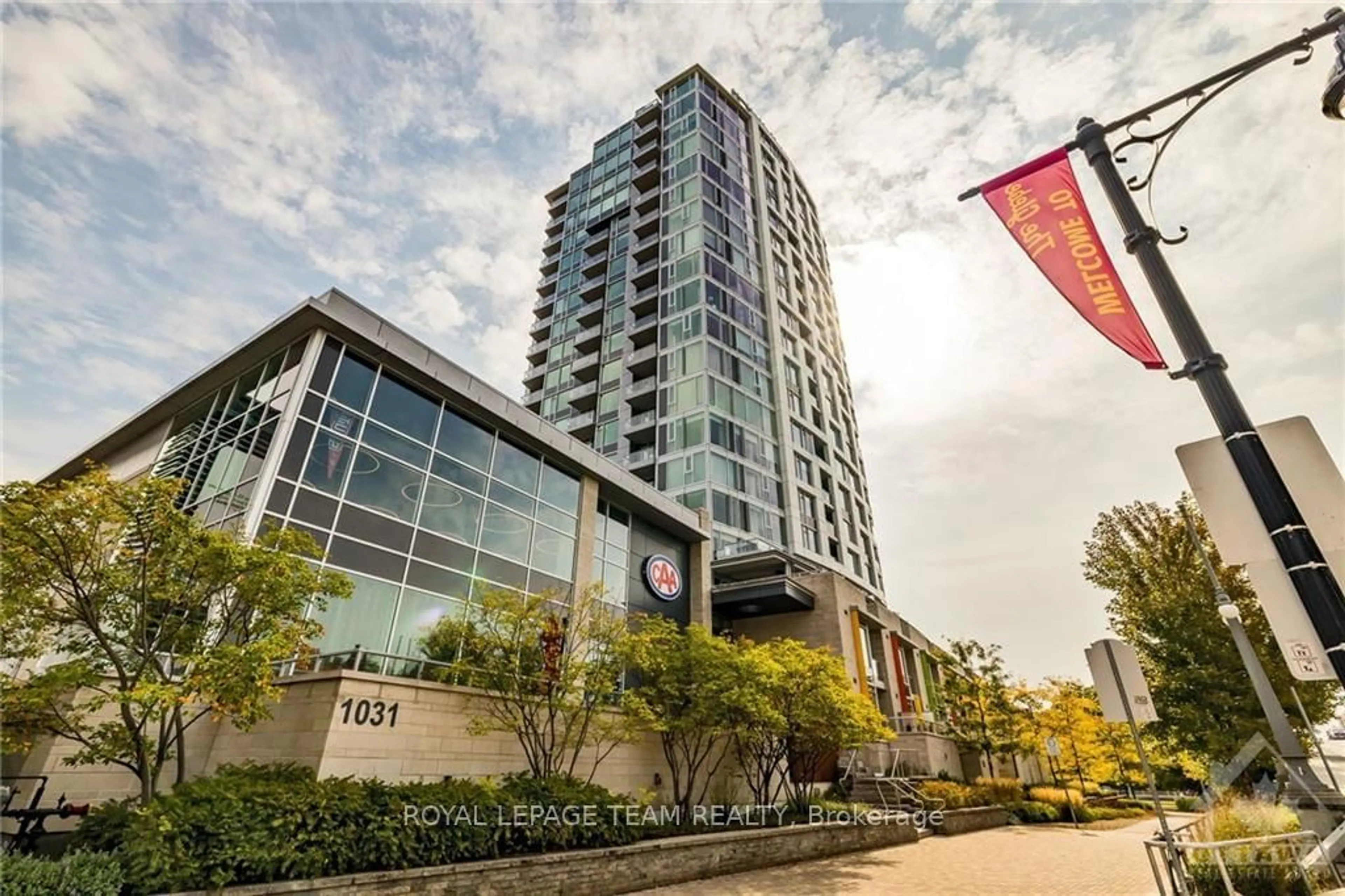 A pic from exterior of the house or condo, the front or back of building for 1035 BANK St #106, Glebe - Ottawa East and Area Ontario K1S 5K3