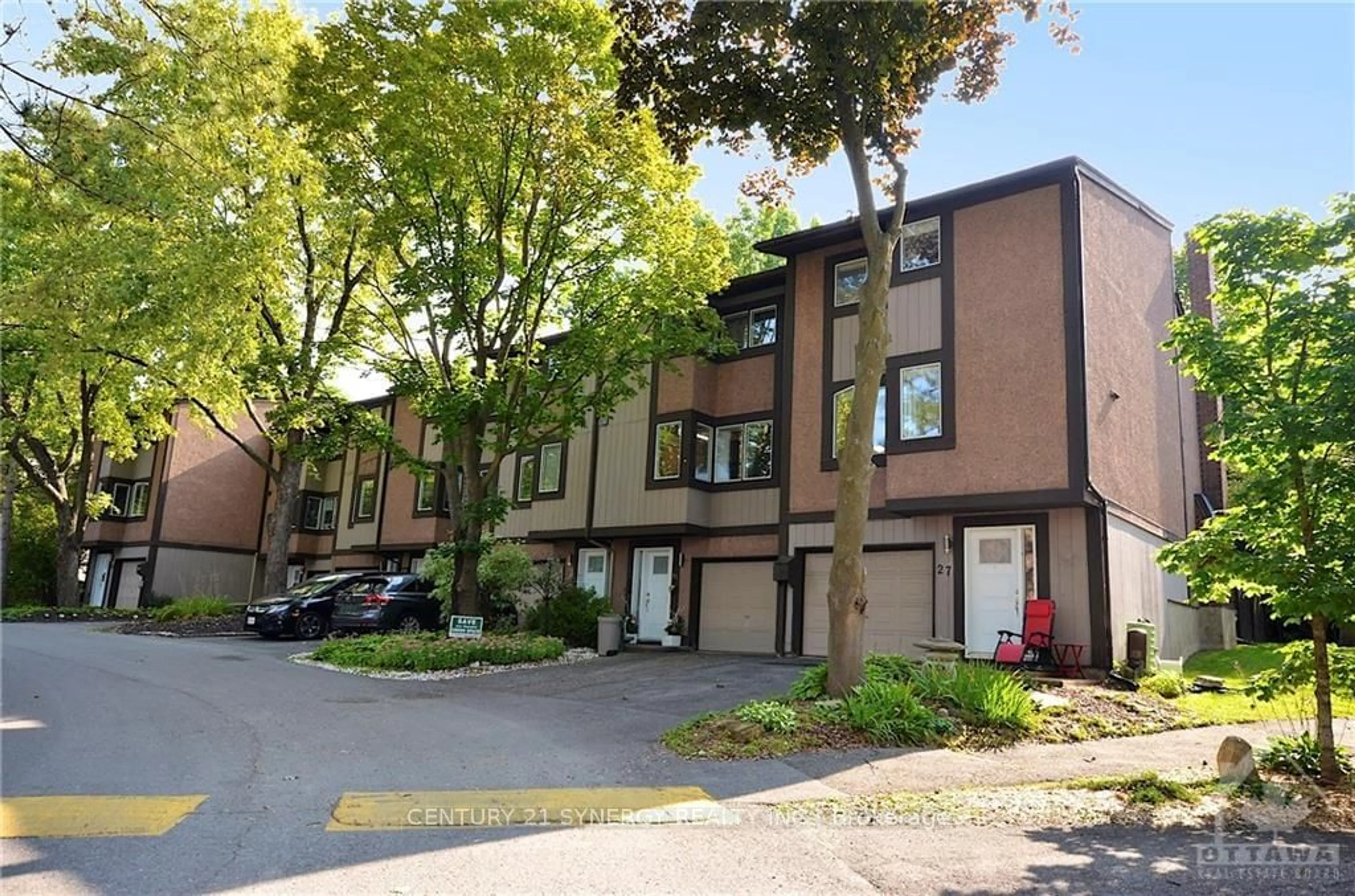 A pic from exterior of the house or condo, the street view for 27 REANEY Crt, Kanata Ontario K2K 1W7