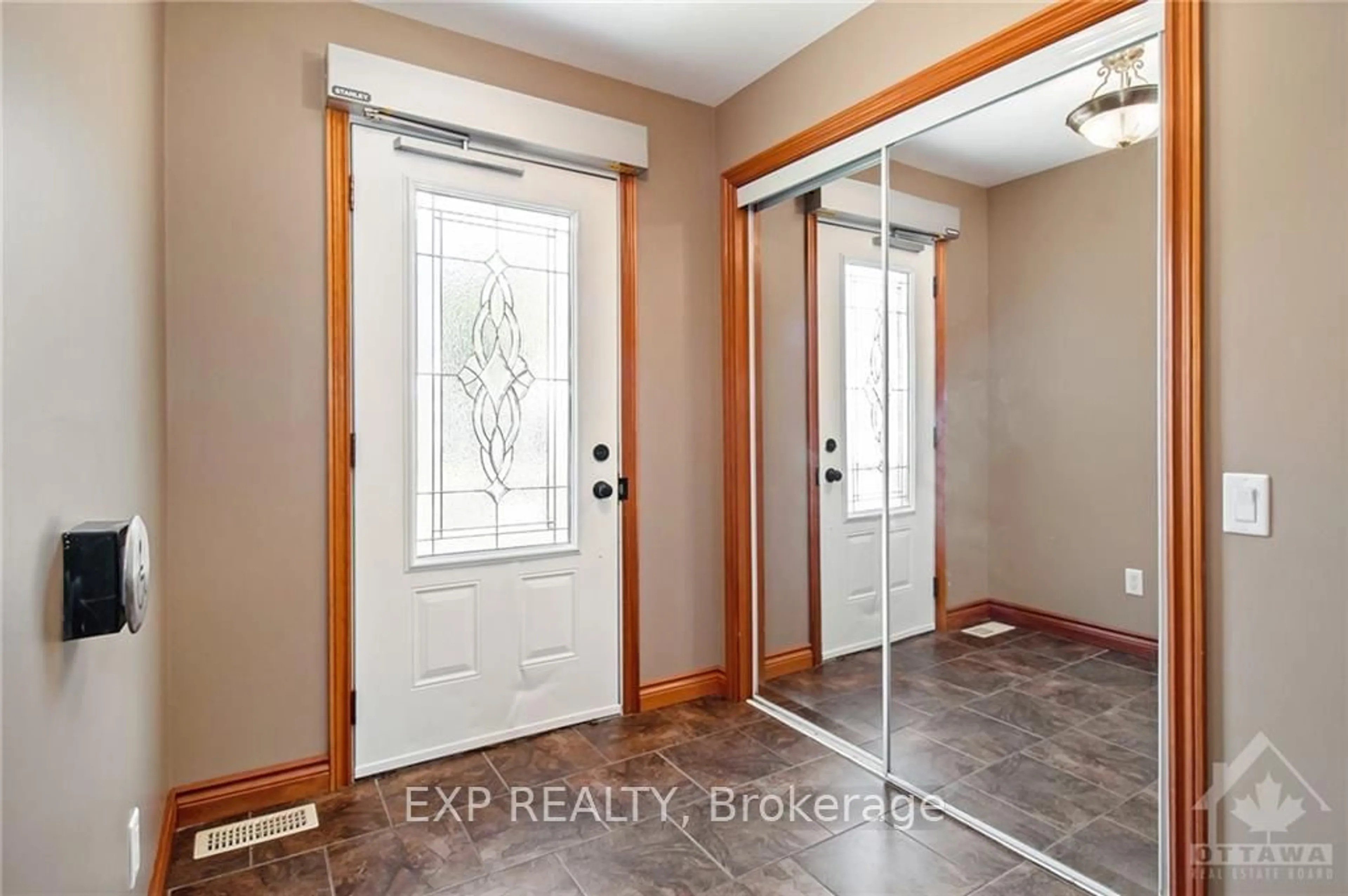 Indoor entryway, wood floors for 30 HALTON St, Perth Ontario K7H 2C2