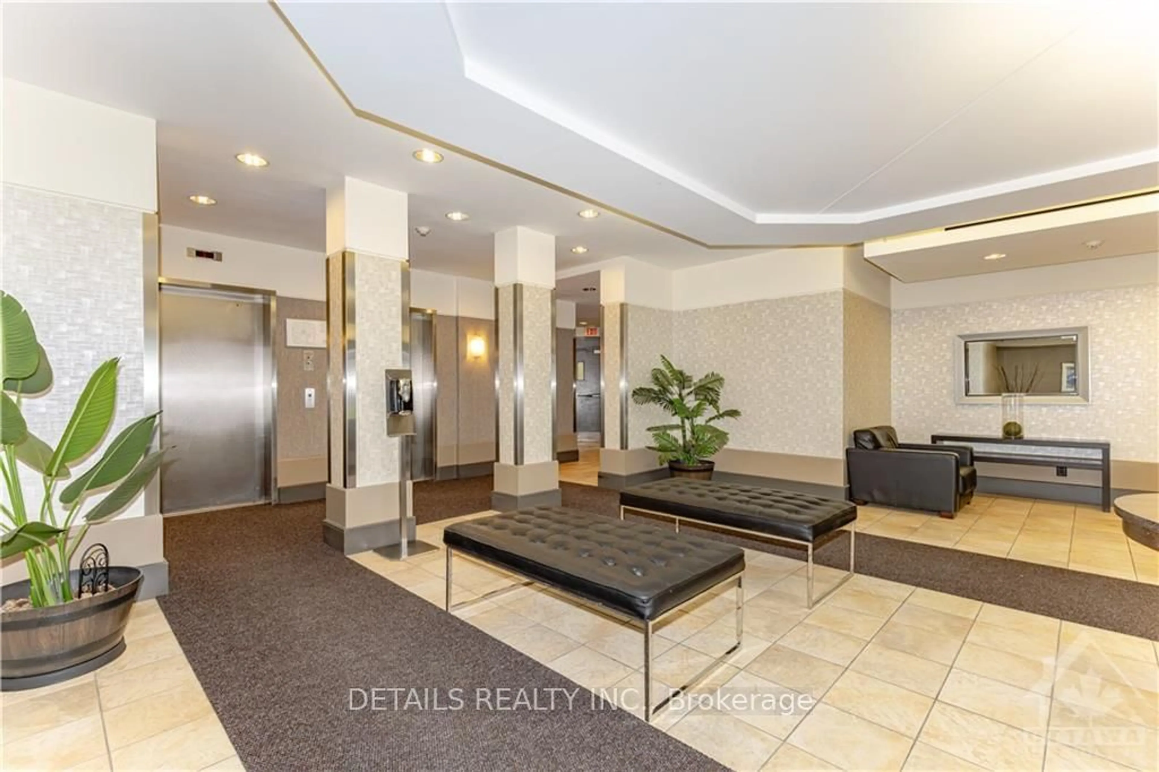 Indoor lobby for 310 CENTRAL PARK Dr #6A, Carlington - Central Park Ontario K2C 4G4