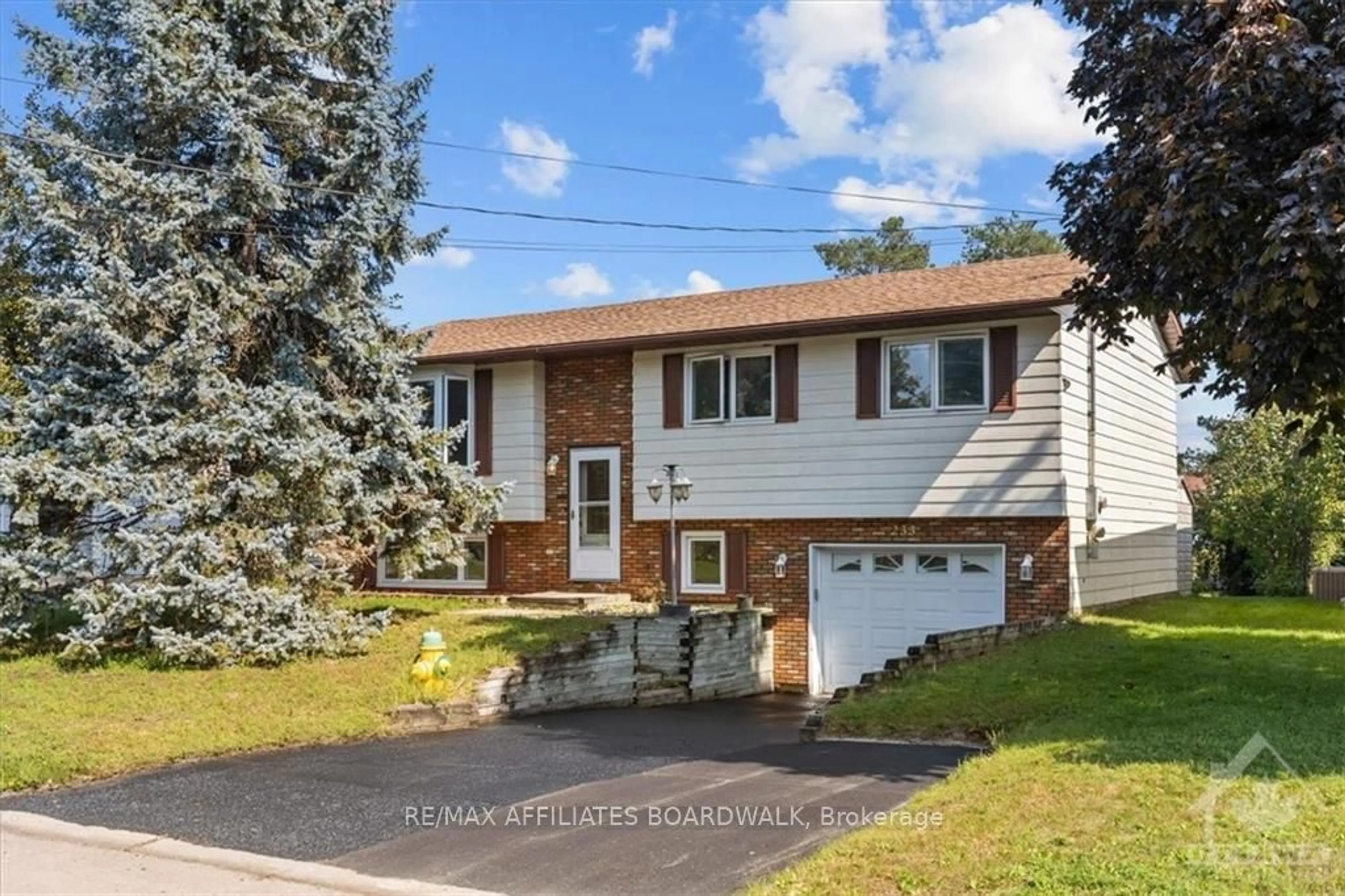 Frontside or backside of a home, cottage for 233 SARAH St, Carleton Place Ontario K7C 4C4