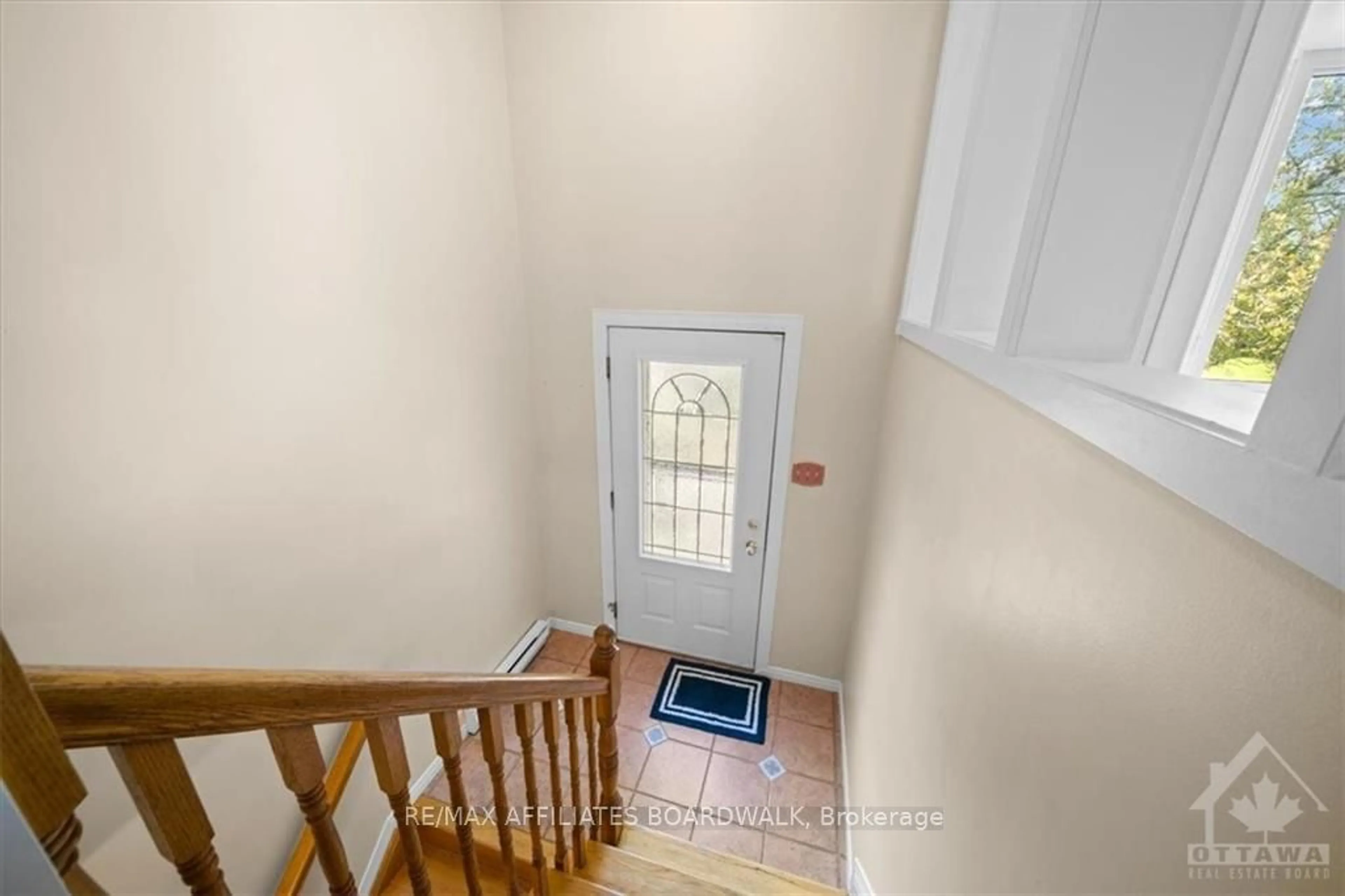 Indoor foyer, unknown floor for 233 SARAH St, Carleton Place Ontario K7C 4C4