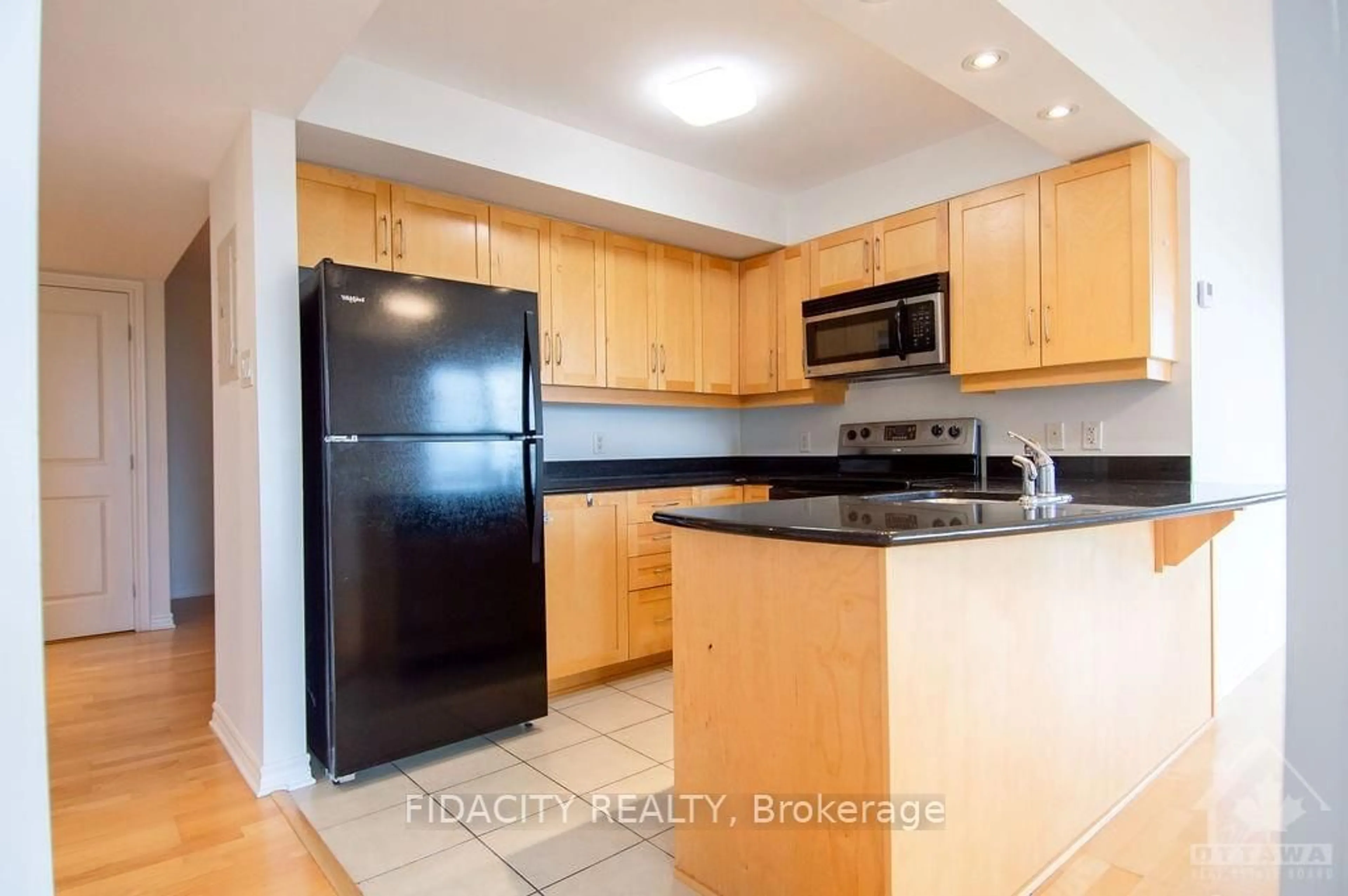 Standard kitchen for 314 CENTRAL PARK Dr #707, Carlington - Central Park Ontario K2C 4G4