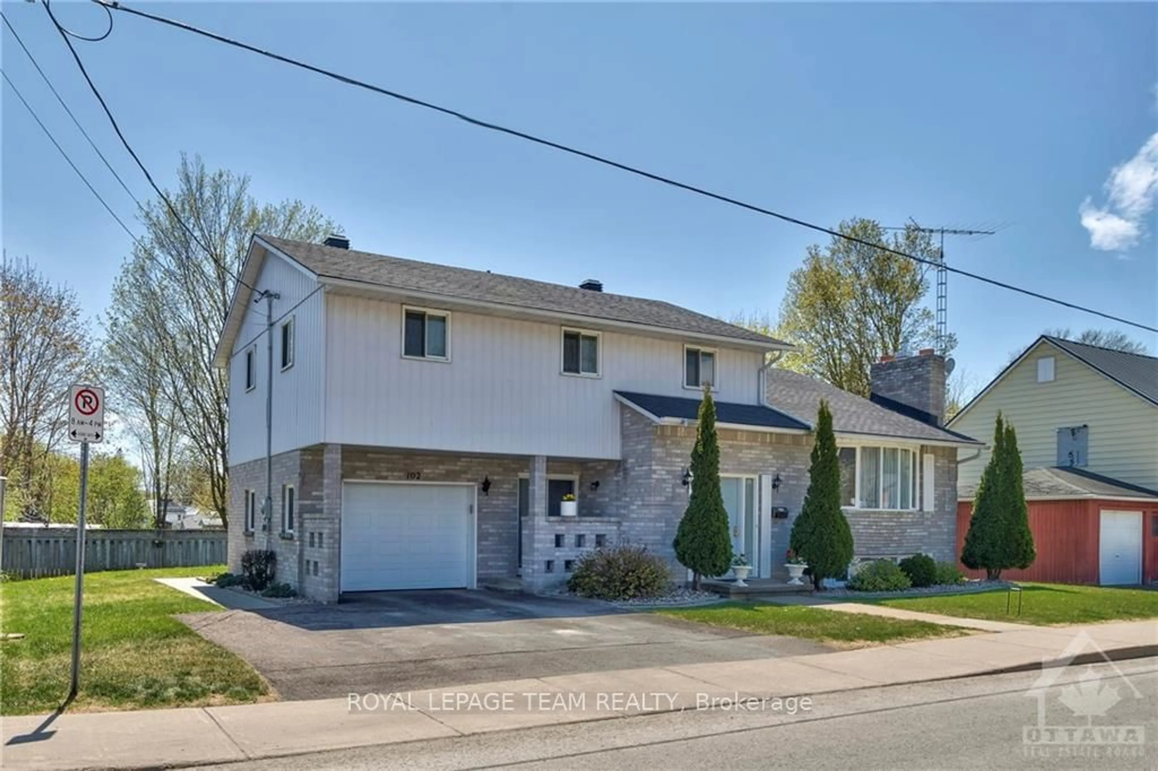 A pic from exterior of the house or condo, the street view for 102 OTTAWA St, Arnprior Ontario K7S 1X5