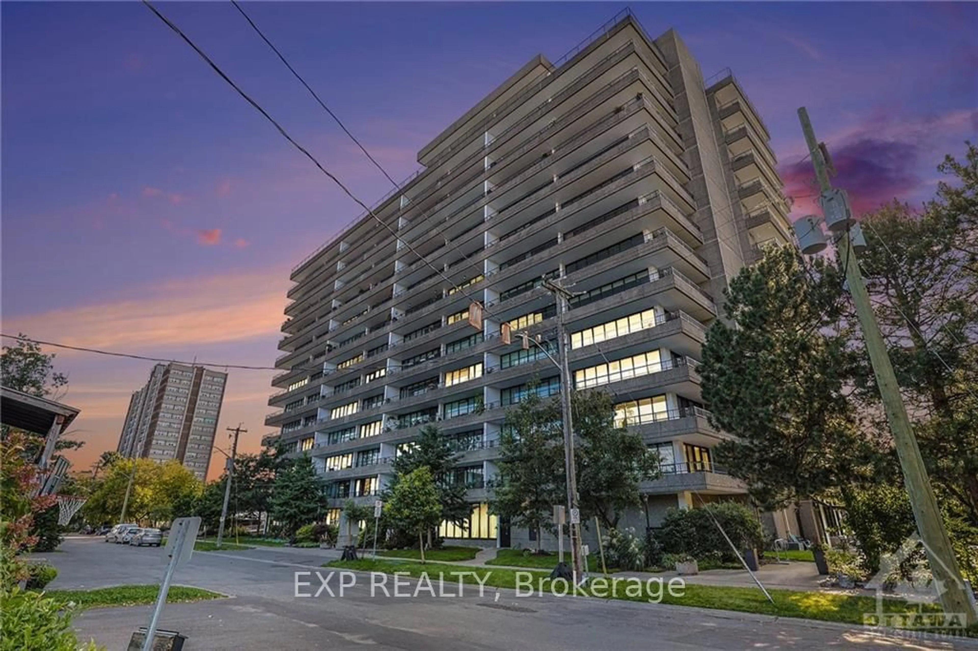 A pic from exterior of the house or condo, the front or back of building for 370 DOMINION Ave #304, Carlingwood - Westboro and Area Ontario K2A 3X4