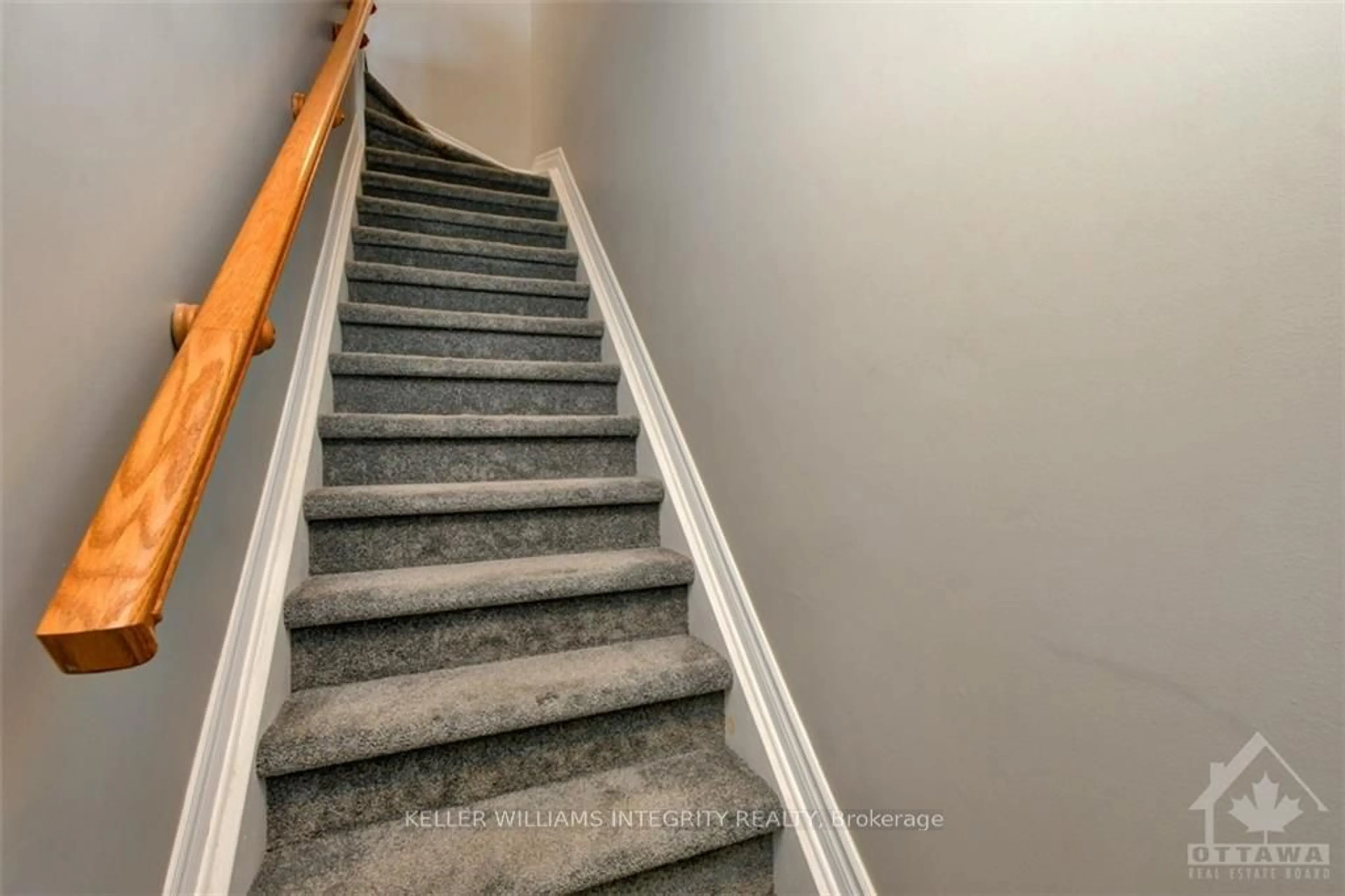 Stairs for 1113K STITTSVILLE MAIN St, Stittsville - Munster - Richmond Ontario K2S 0C8