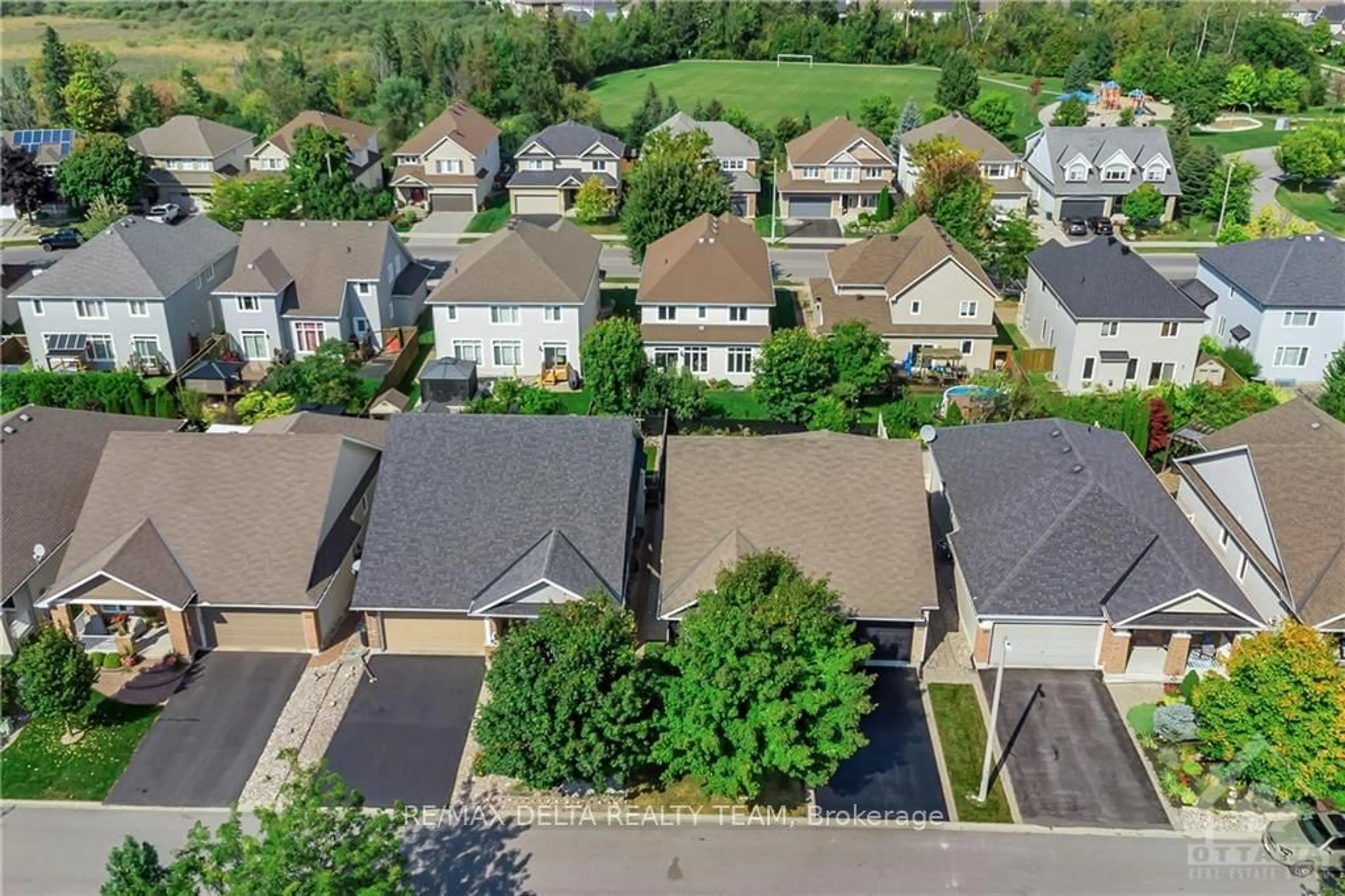 Frontside or backside of a home, the street view for 383 JACKSON STITT Circ, Stittsville - Munster - Richmond Ontario K2S 0C5