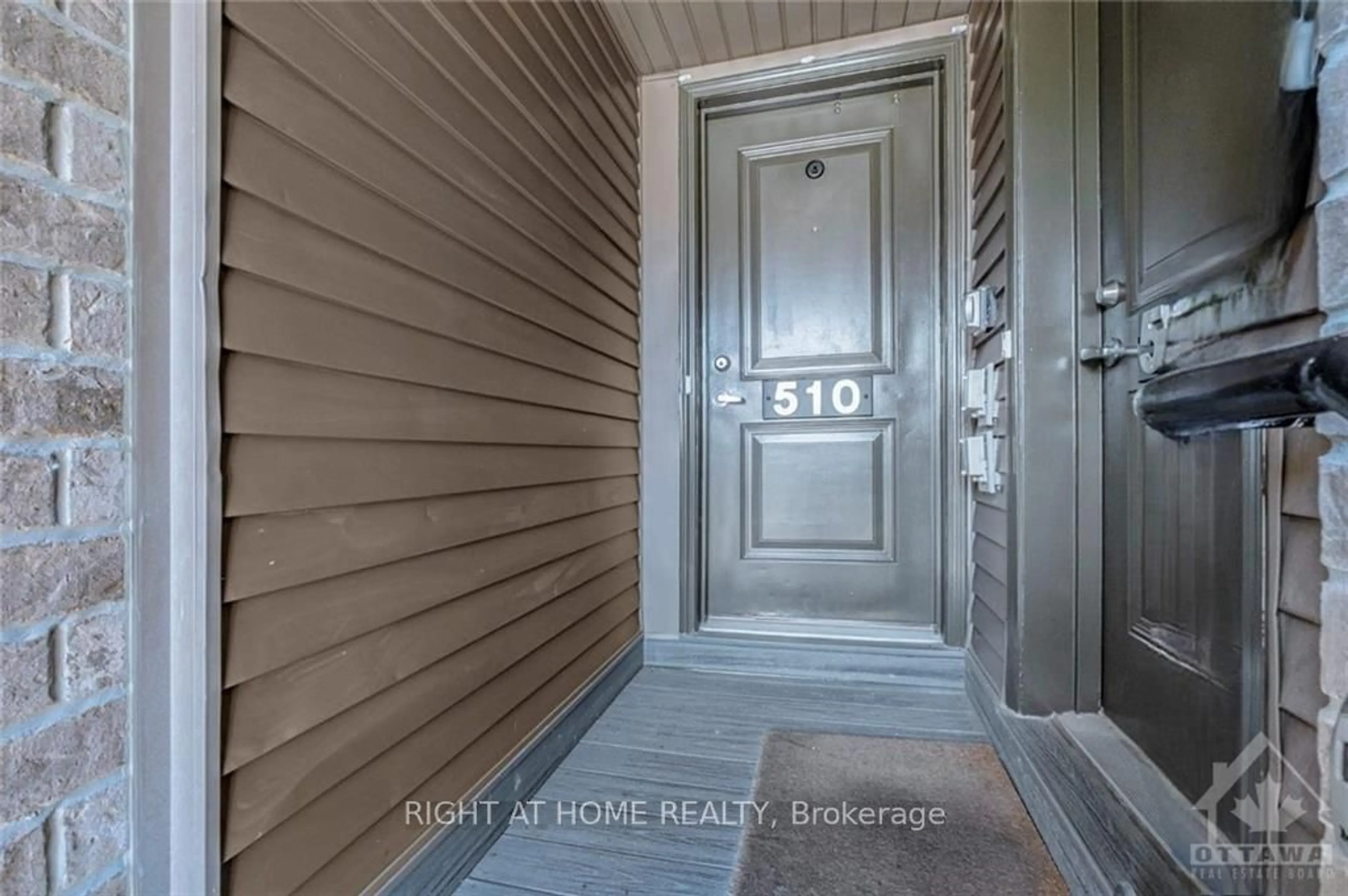 Indoor entryway, wood floors for 510 CLEARBROOK Dr, Barrhaven Ontario K2J 5X5