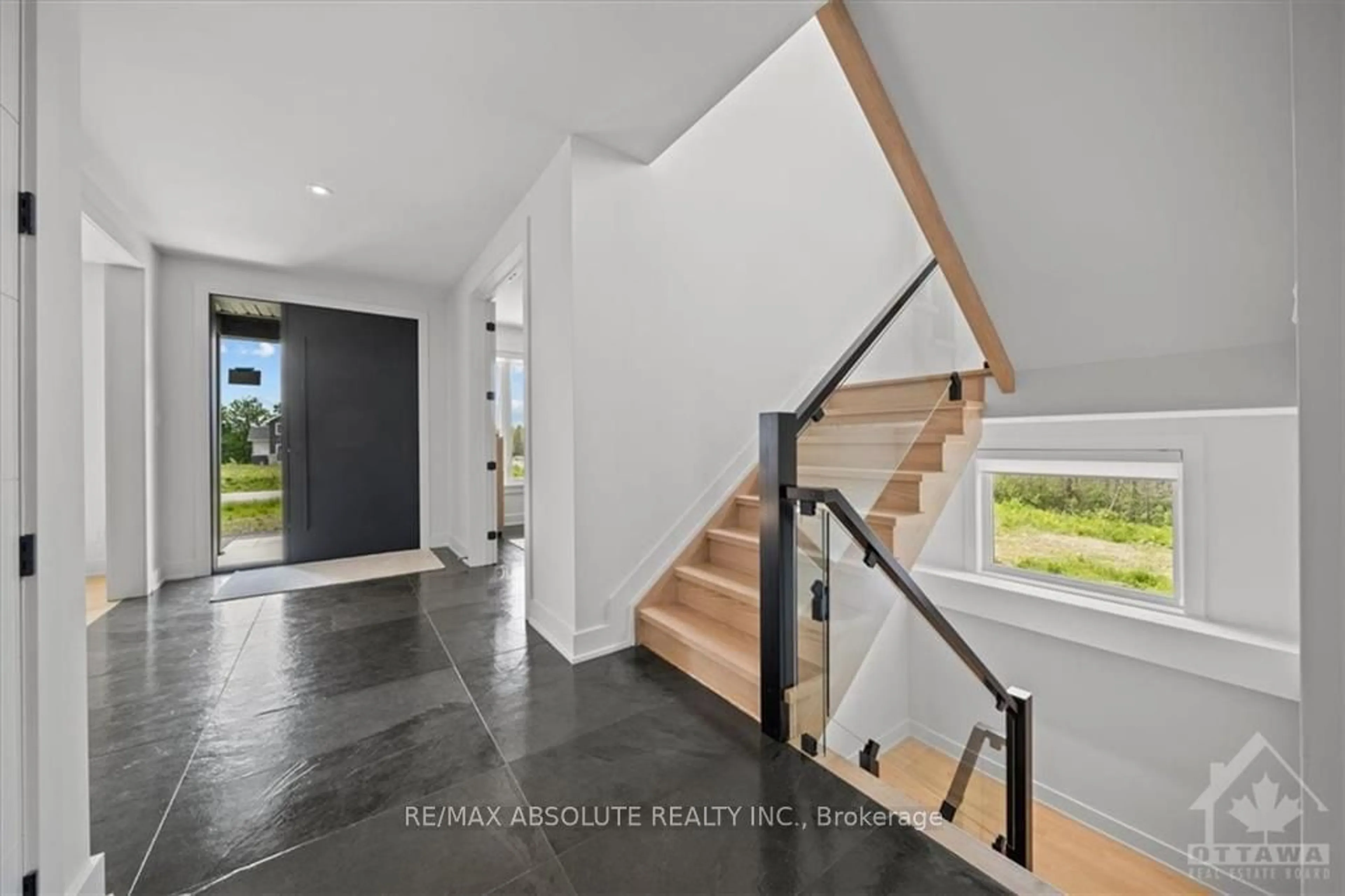 Indoor foyer, wood floors for 148 WESTAR FARM Way, Stittsville - Munster - Richmond Ontario K0A 1B0