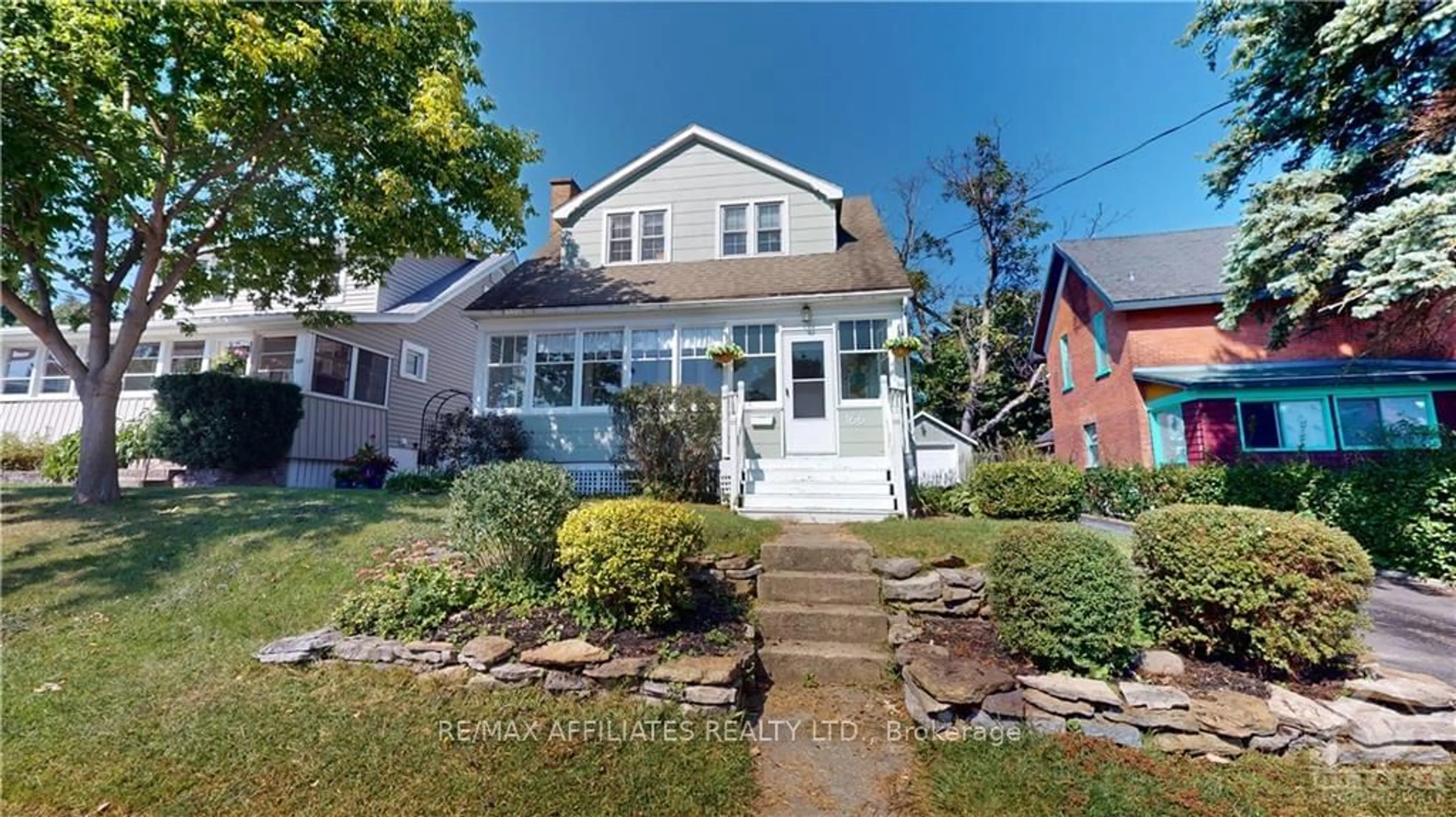 Frontside or backside of a home, cottage for 166 JAMES St, Brockville Ontario K6V 1L3