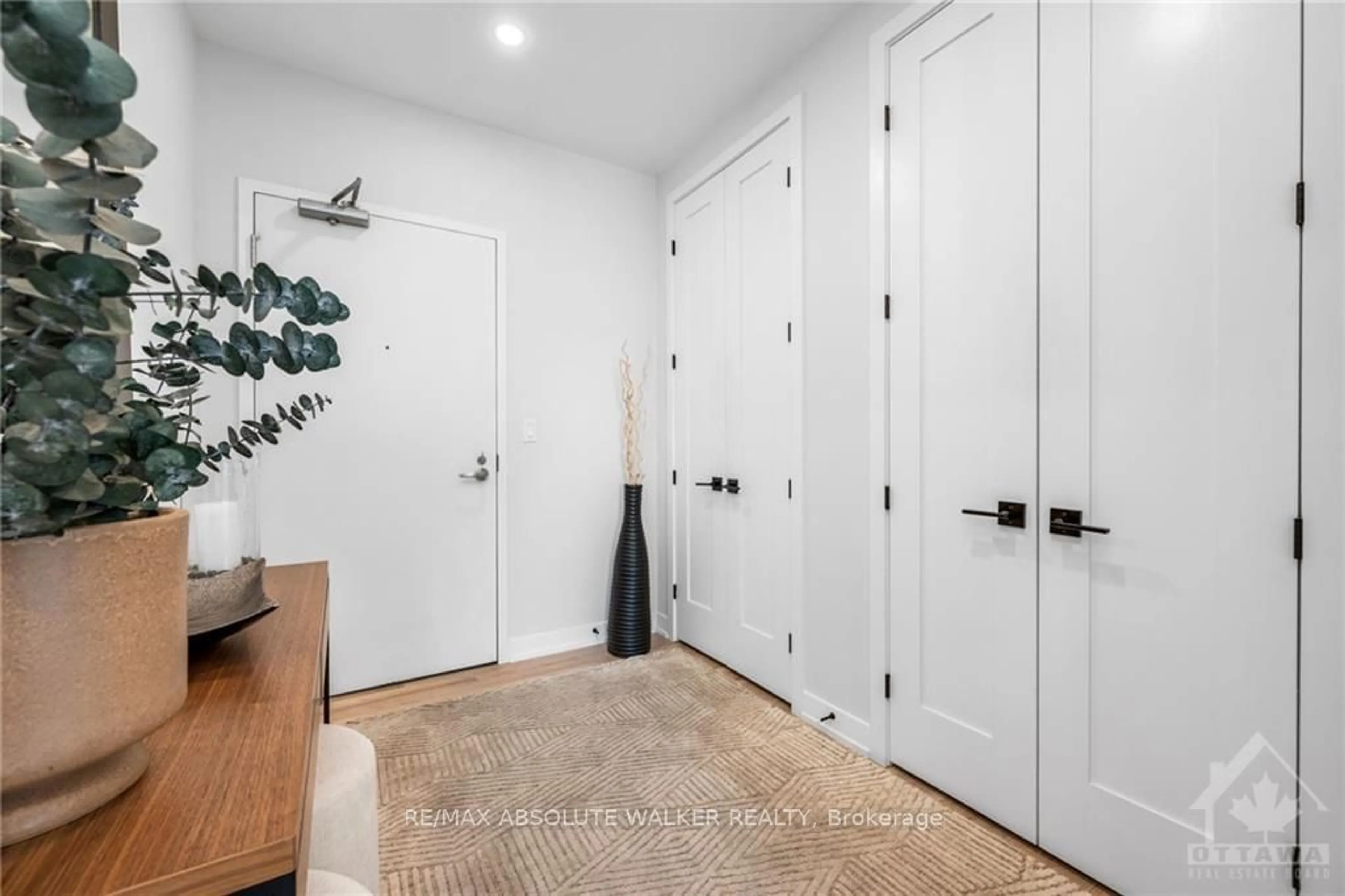 Indoor entryway, wood floors for 570 DE MAZENOD Ave #905, Glebe - Ottawa East and Area Ontario K1S 5X2