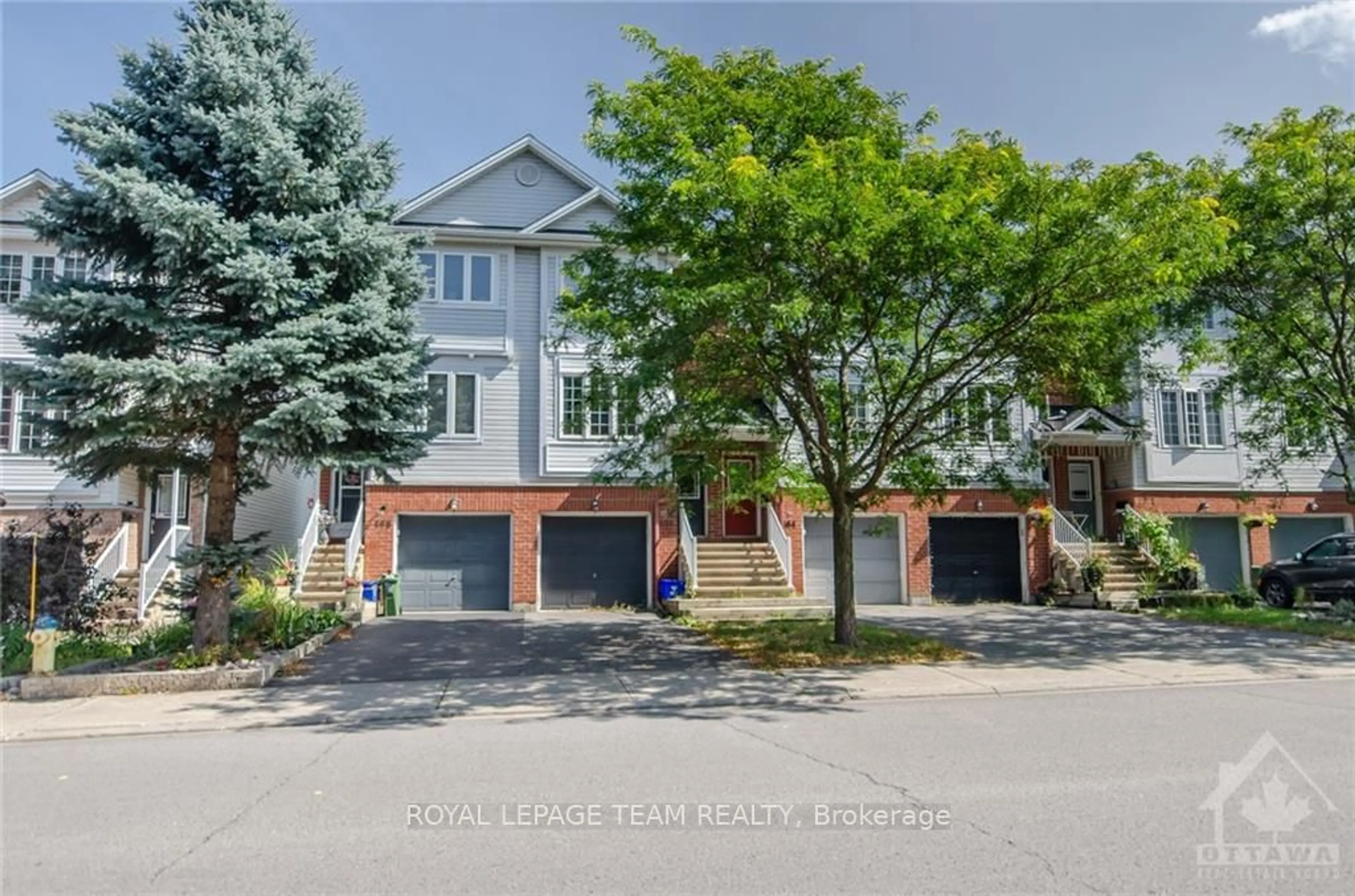 A pic from exterior of the house or condo, the street view for 466 SEYTON Dr, Bells Corners and South to Fallowfield Ontario K2H 1G2