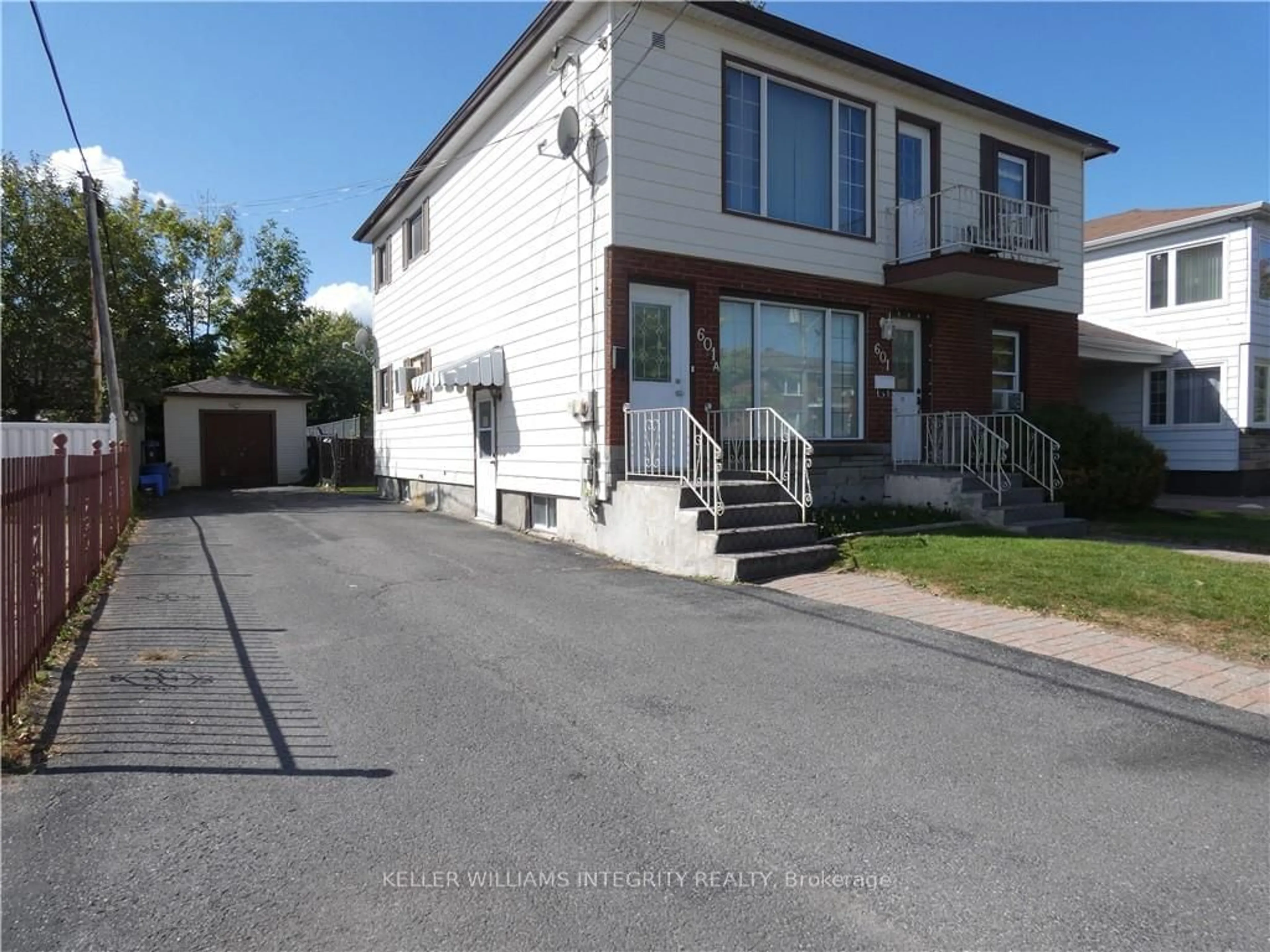 Frontside or backside of a home, the street view for 601-601 ST FELIX St, Cornwall Ontario K6H 5B4