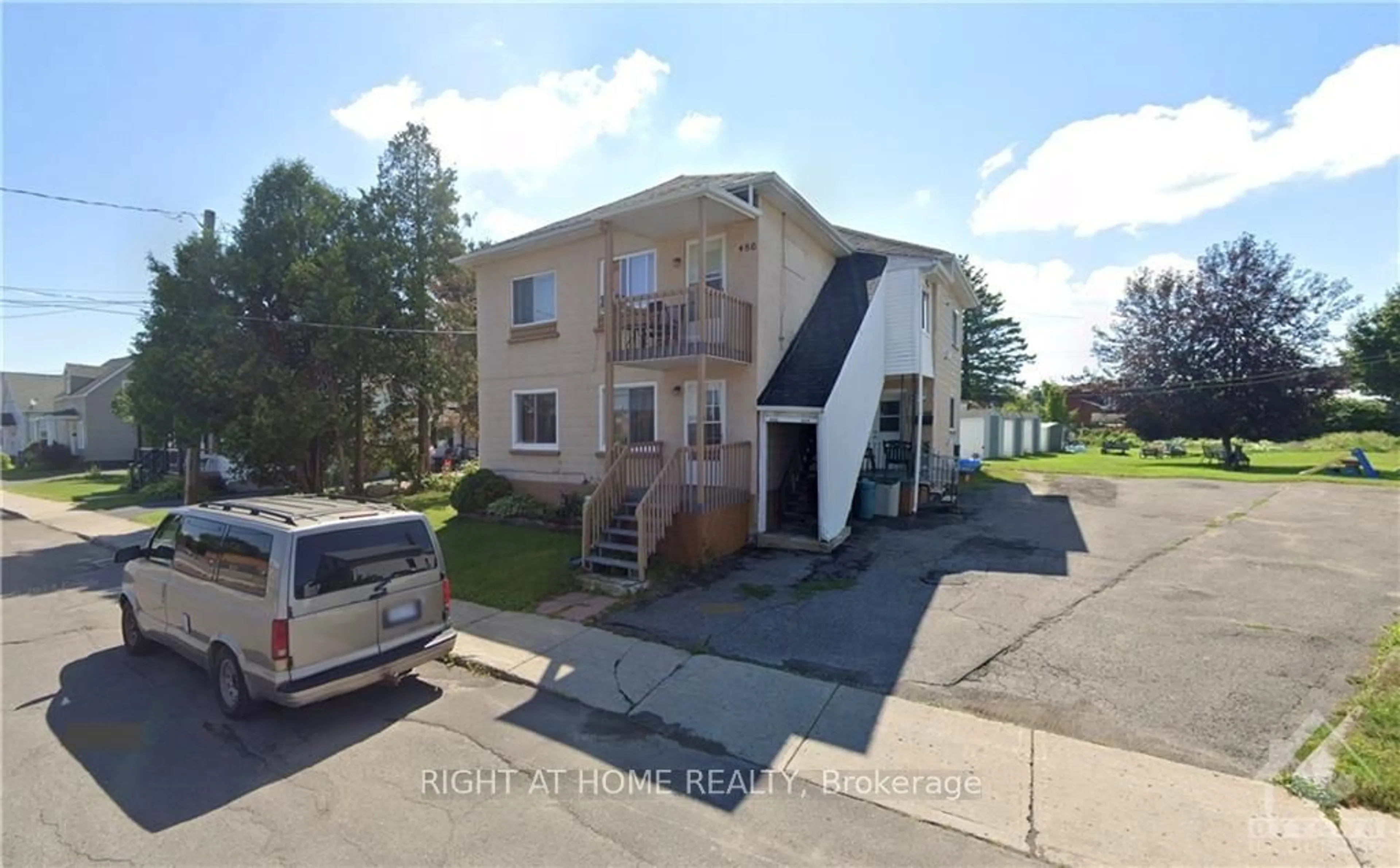 A pic from exterior of the house or condo, the front or back of building for 488 REGENT St, Hawkesbury Ontario K6A 1G3