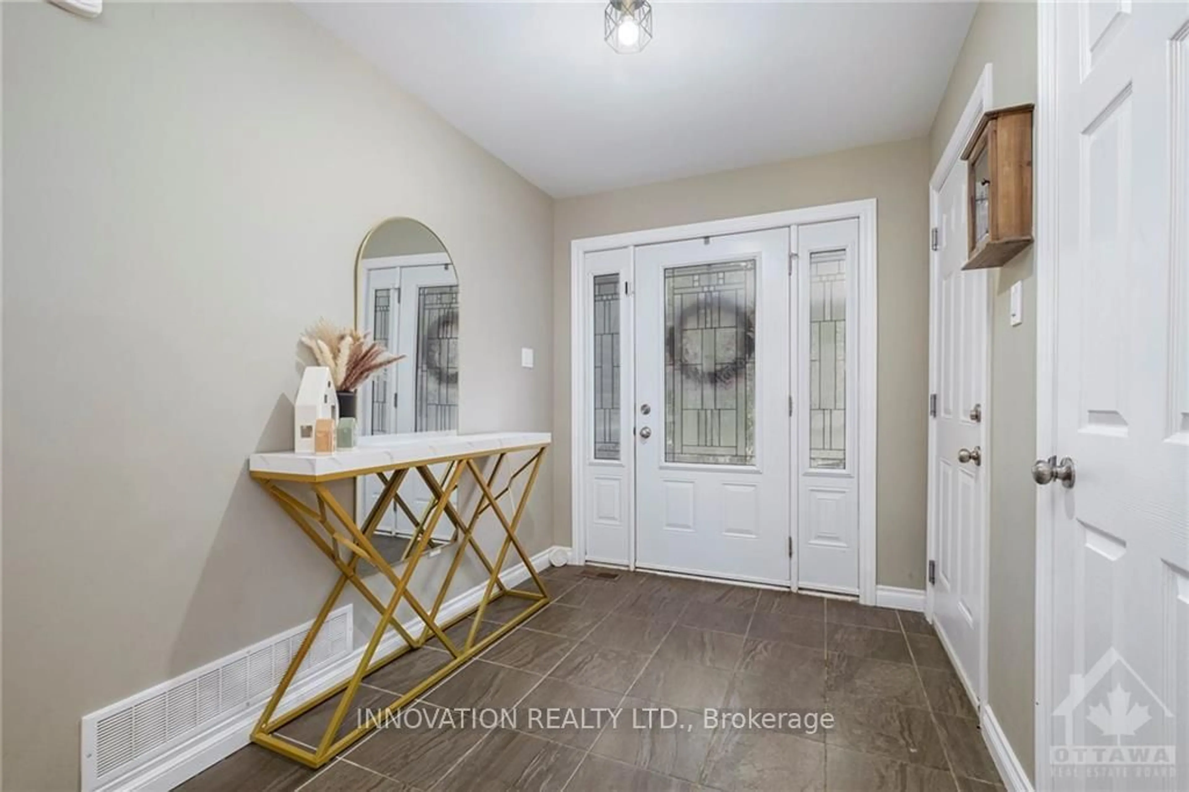 Indoor entryway, wood floors for 1523 GARDEN OF EDEN Rd, Horton Ontario K7V 3Z8