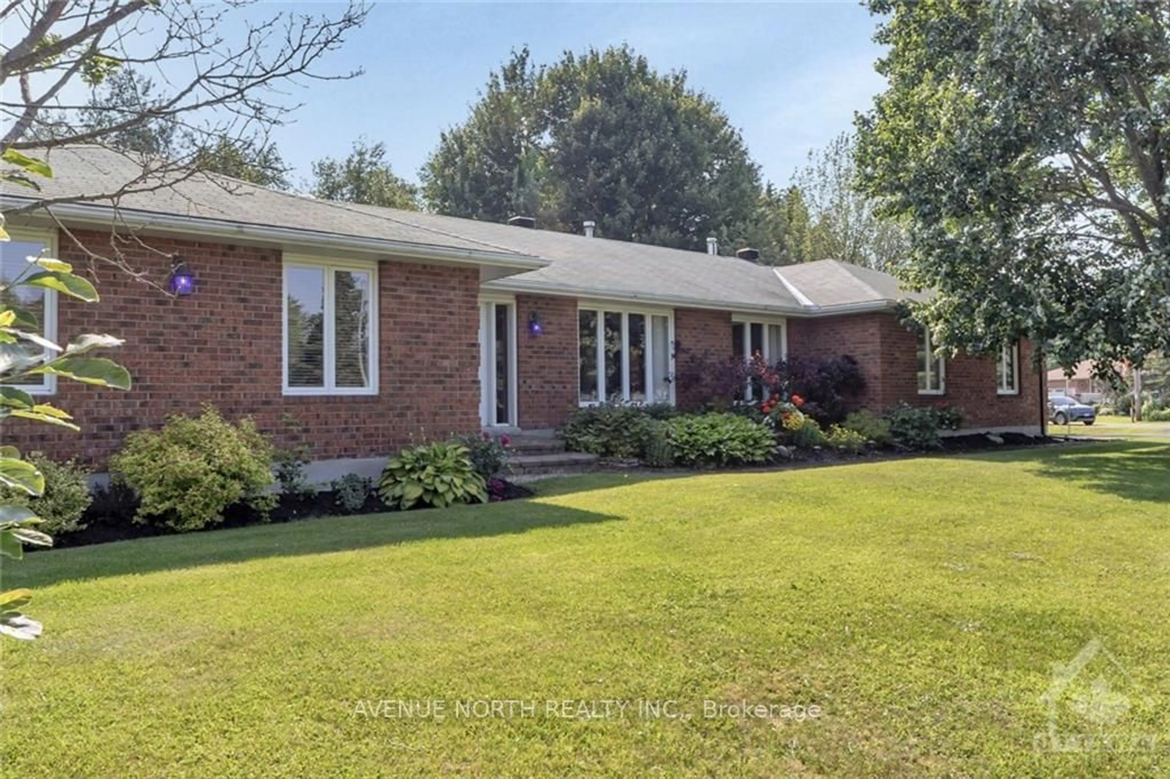 Home with brick exterior material for 1960 HORIZON Dr, Orleans - Cumberland and Area Ontario K0A 3H0