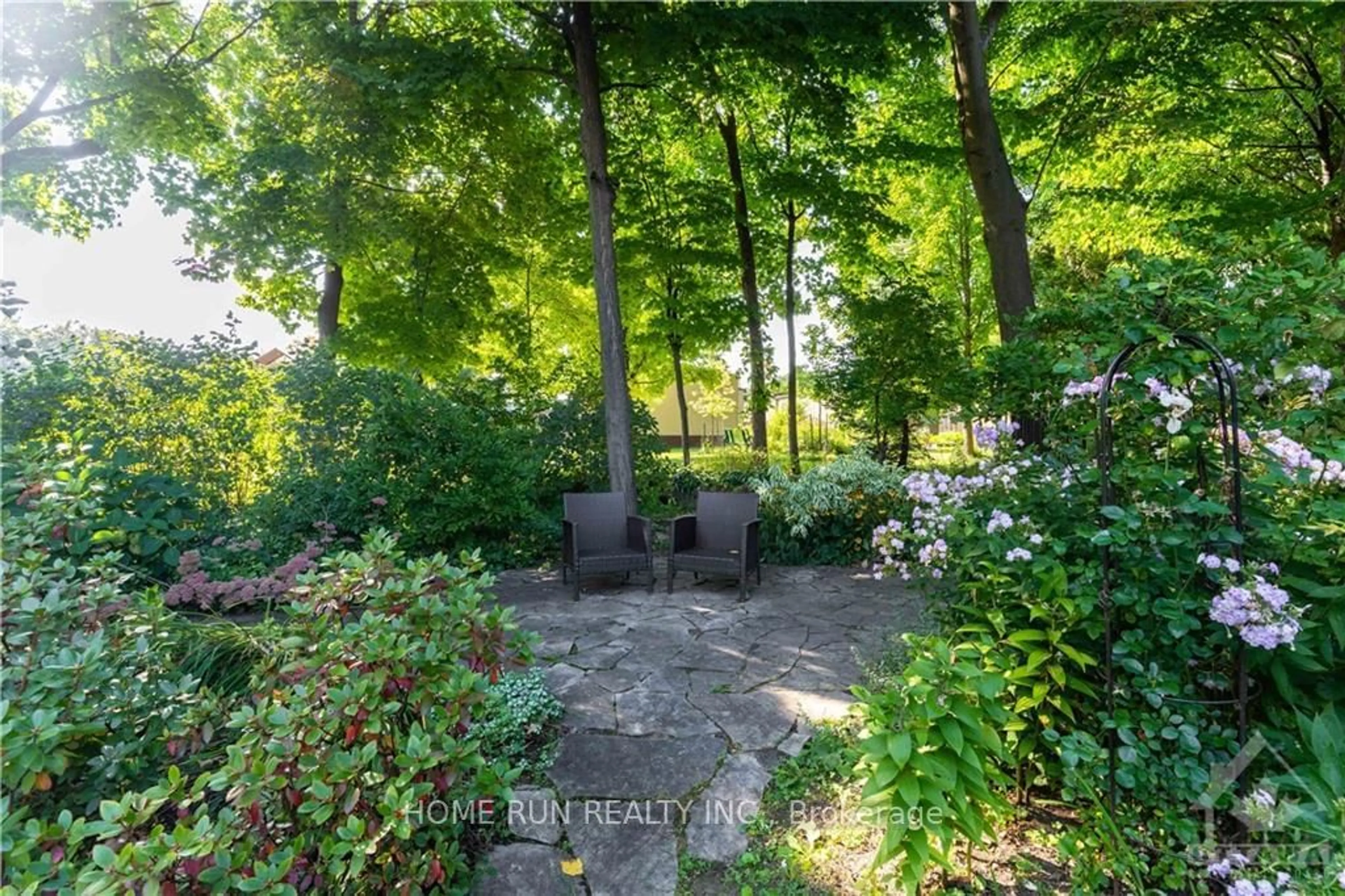 Patio, cottage for 275 BUCHAN Rd, Rockcliffe Park Ontario K1M 0W4